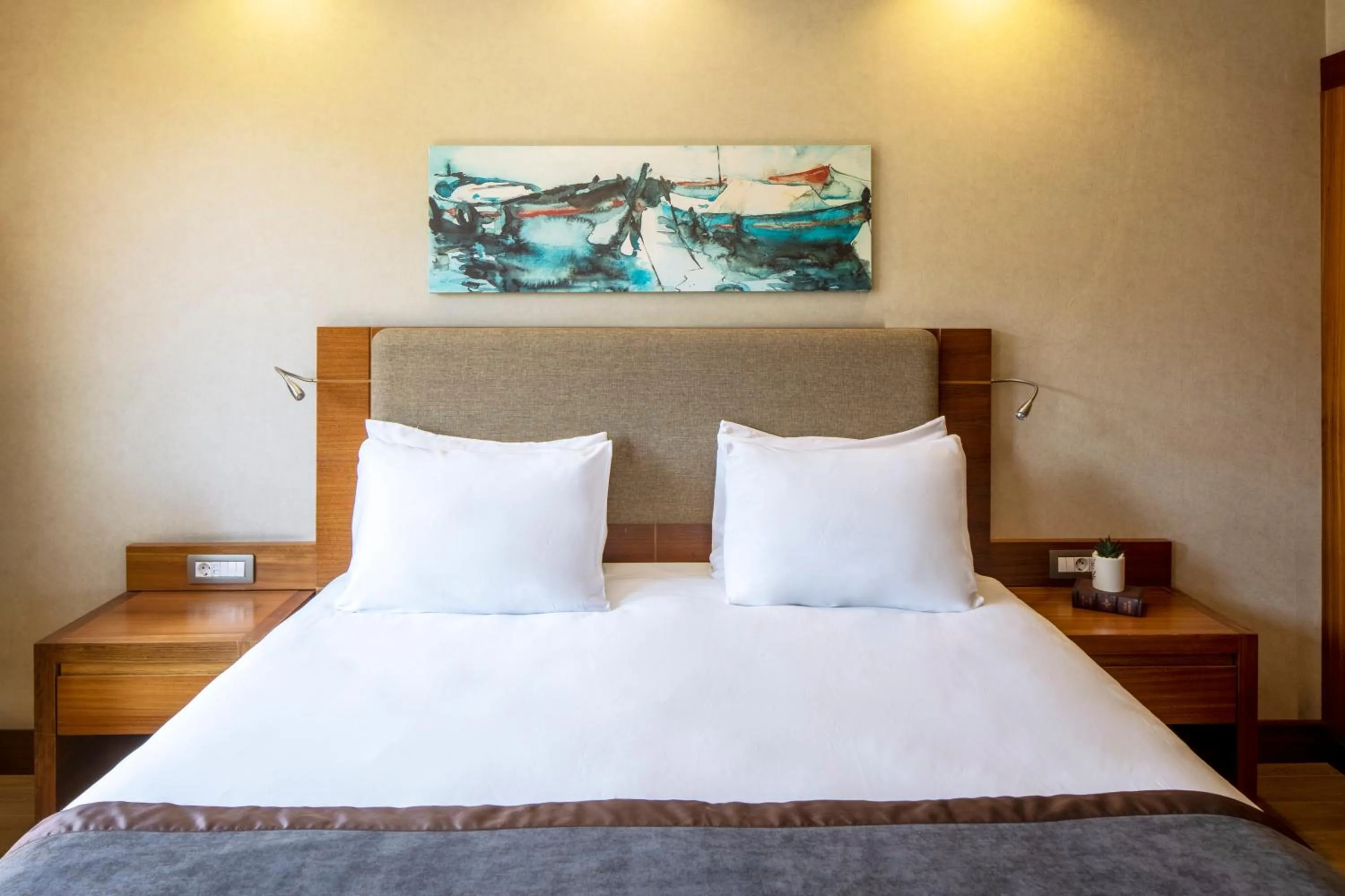 Bed in Holiday Inn Sisli by IHG
