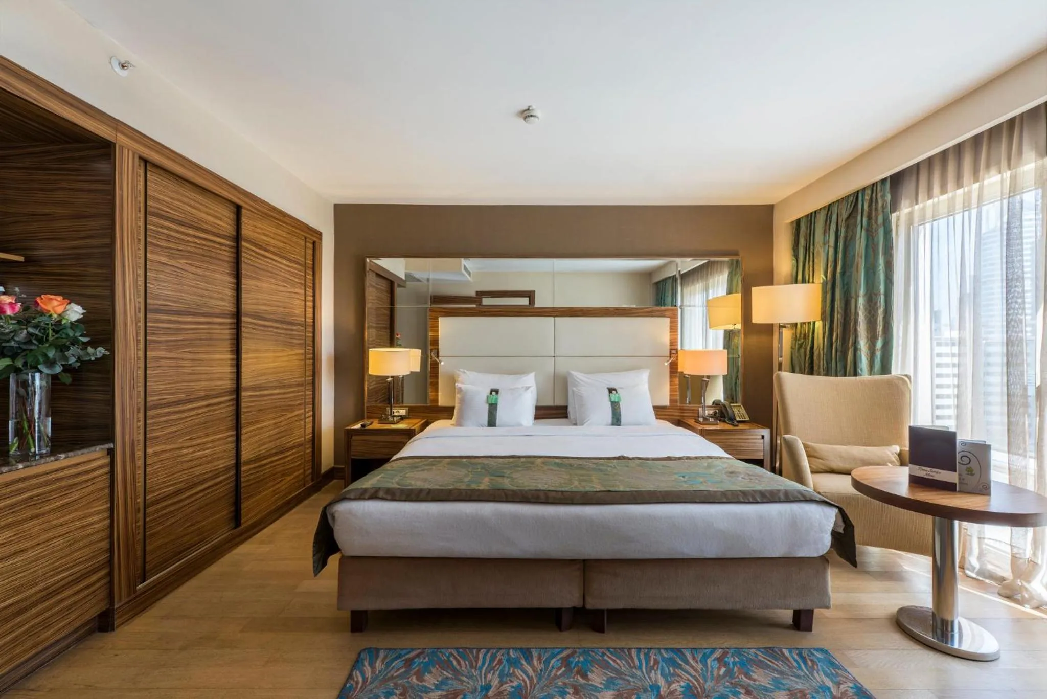 Photo of the whole room, Bed in Holiday Inn Sisli by IHG