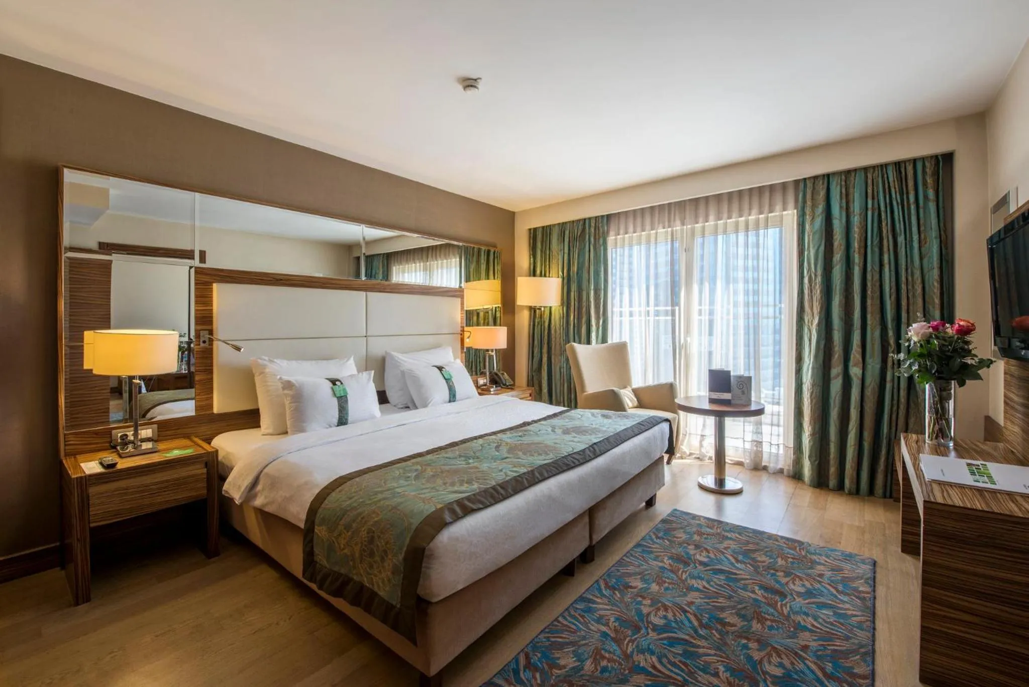Photo of the whole room, Bed in Holiday Inn Sisli by IHG
