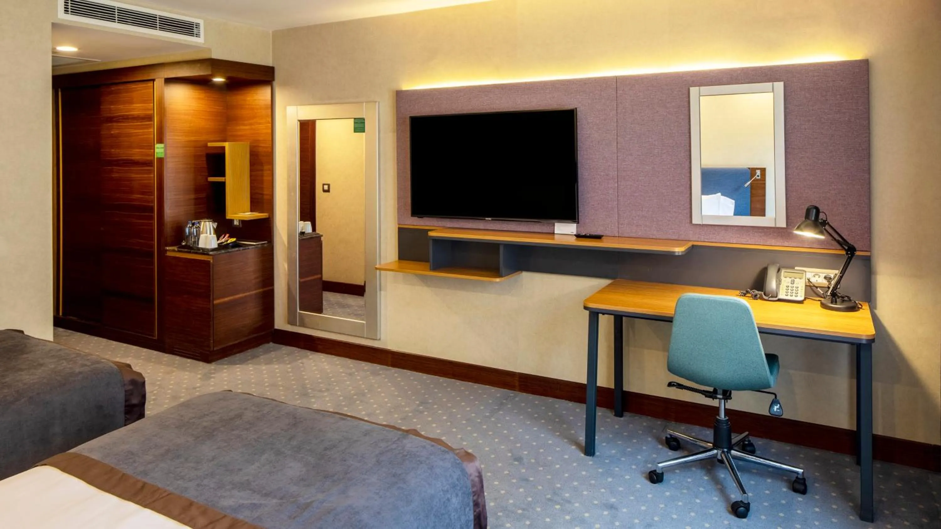 Photo of the whole room, Bed in Holiday Inn Sisli by IHG