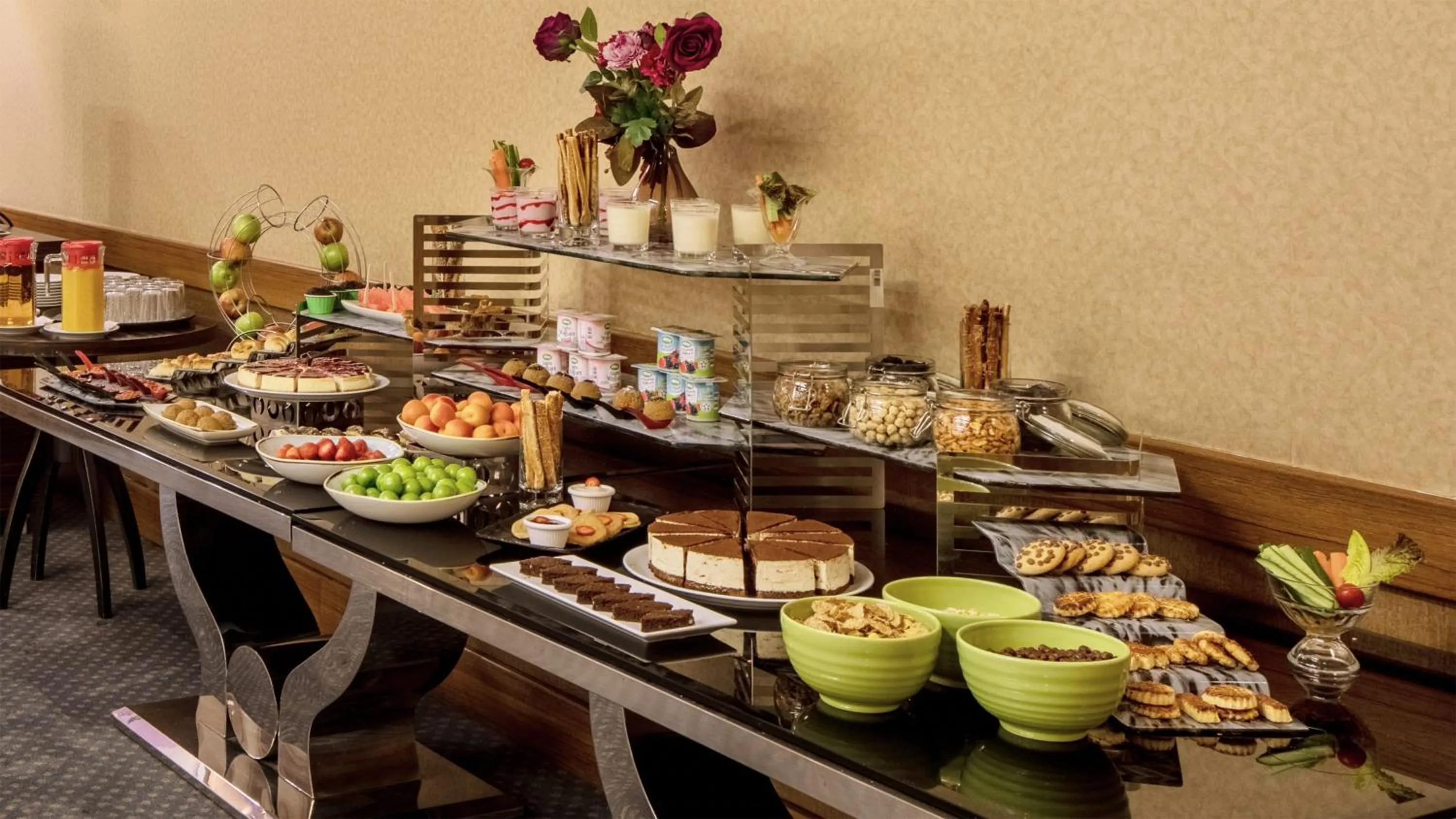 Meeting/conference room in Holiday Inn Sisli by IHG