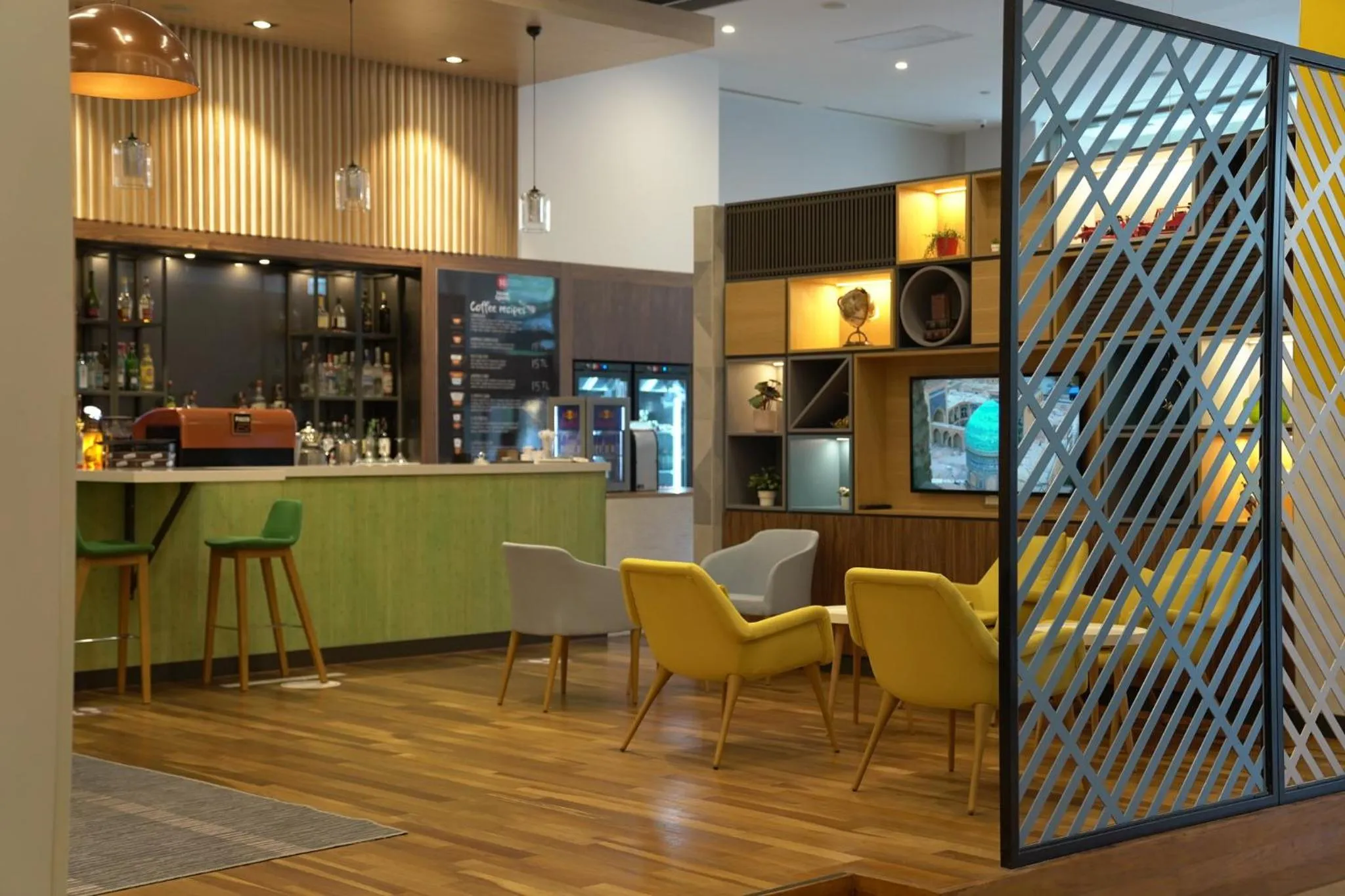 Lounge or bar in Holiday Inn Sisli by IHG