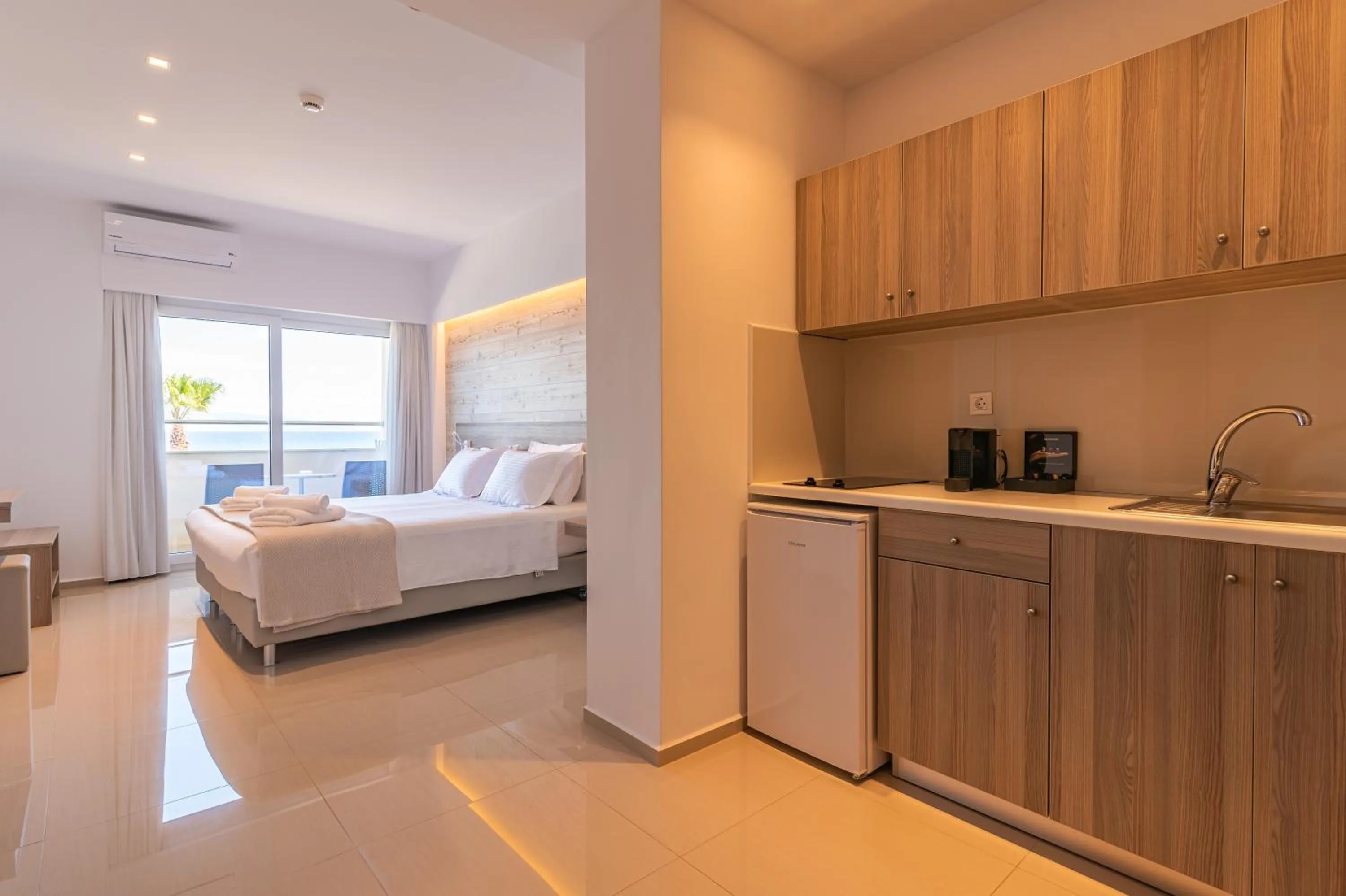 Photo of the whole room, Bed in Orpheus Studios