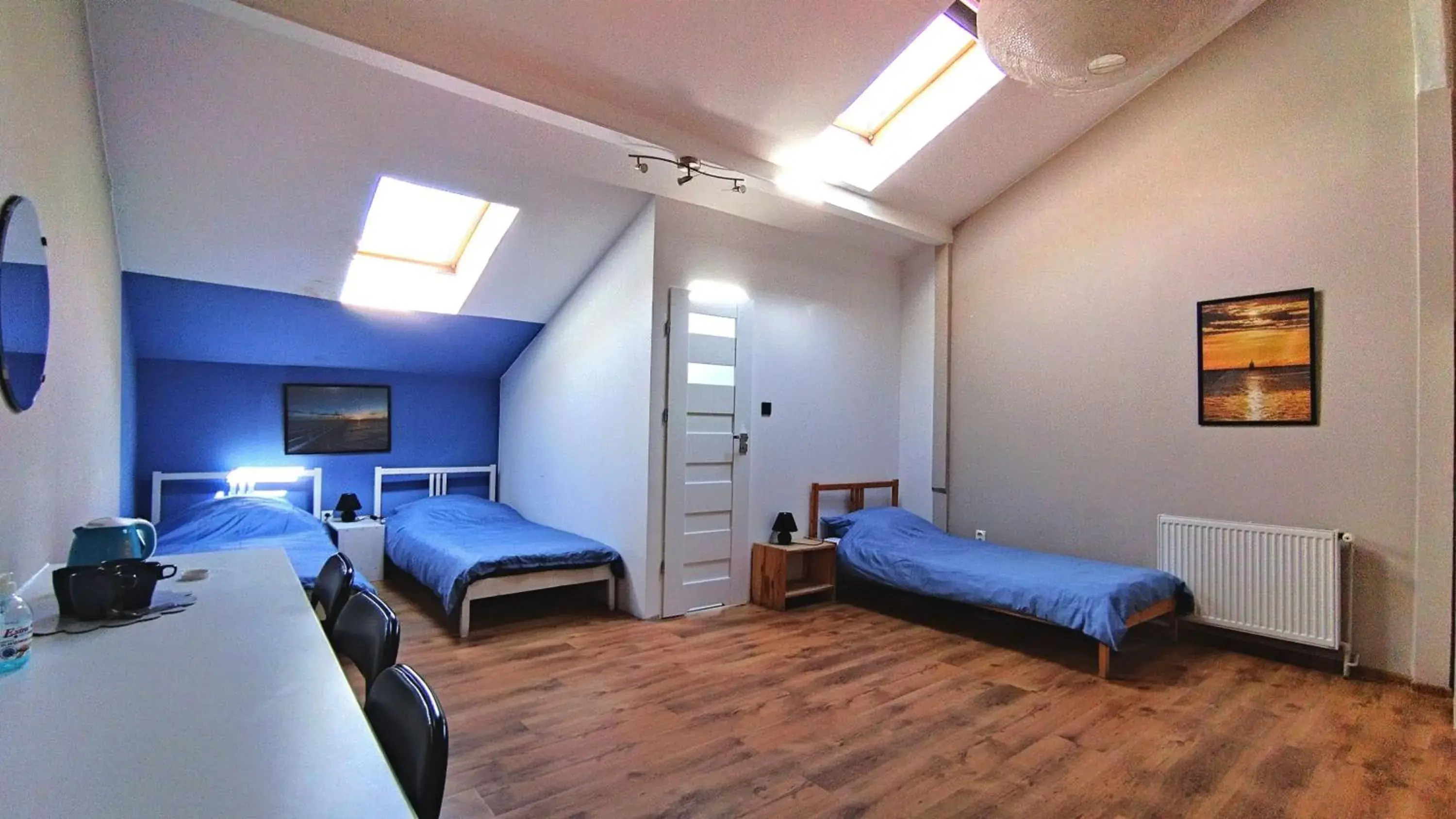 Quadruple Room with Private Bathroom in Smart Stay Hostel Gdynia Quadruple Room with Private Bathroom in Smart Stay Hostel Gdynia