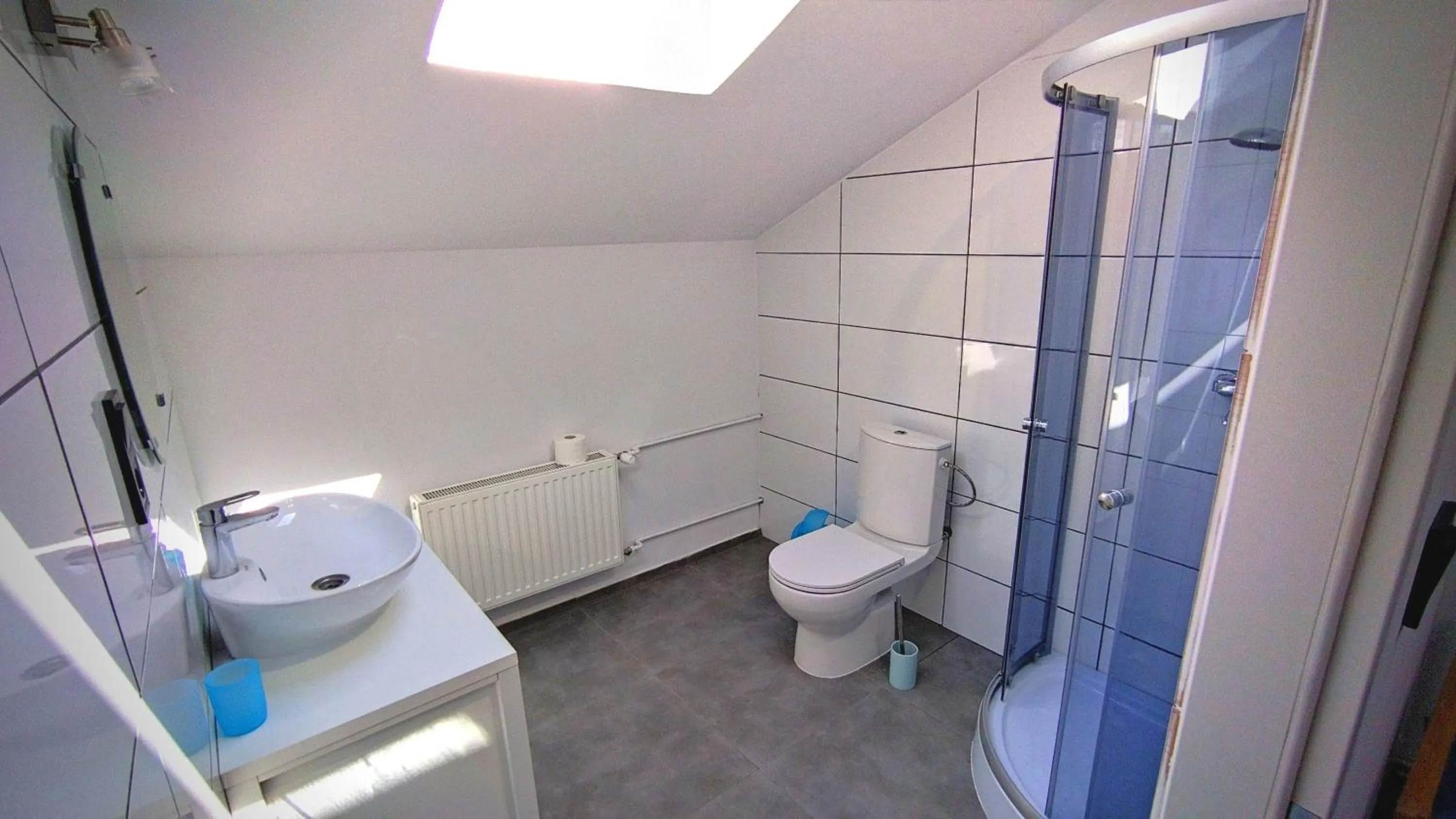 Toilet in Smart Stay Hostel Gdynia