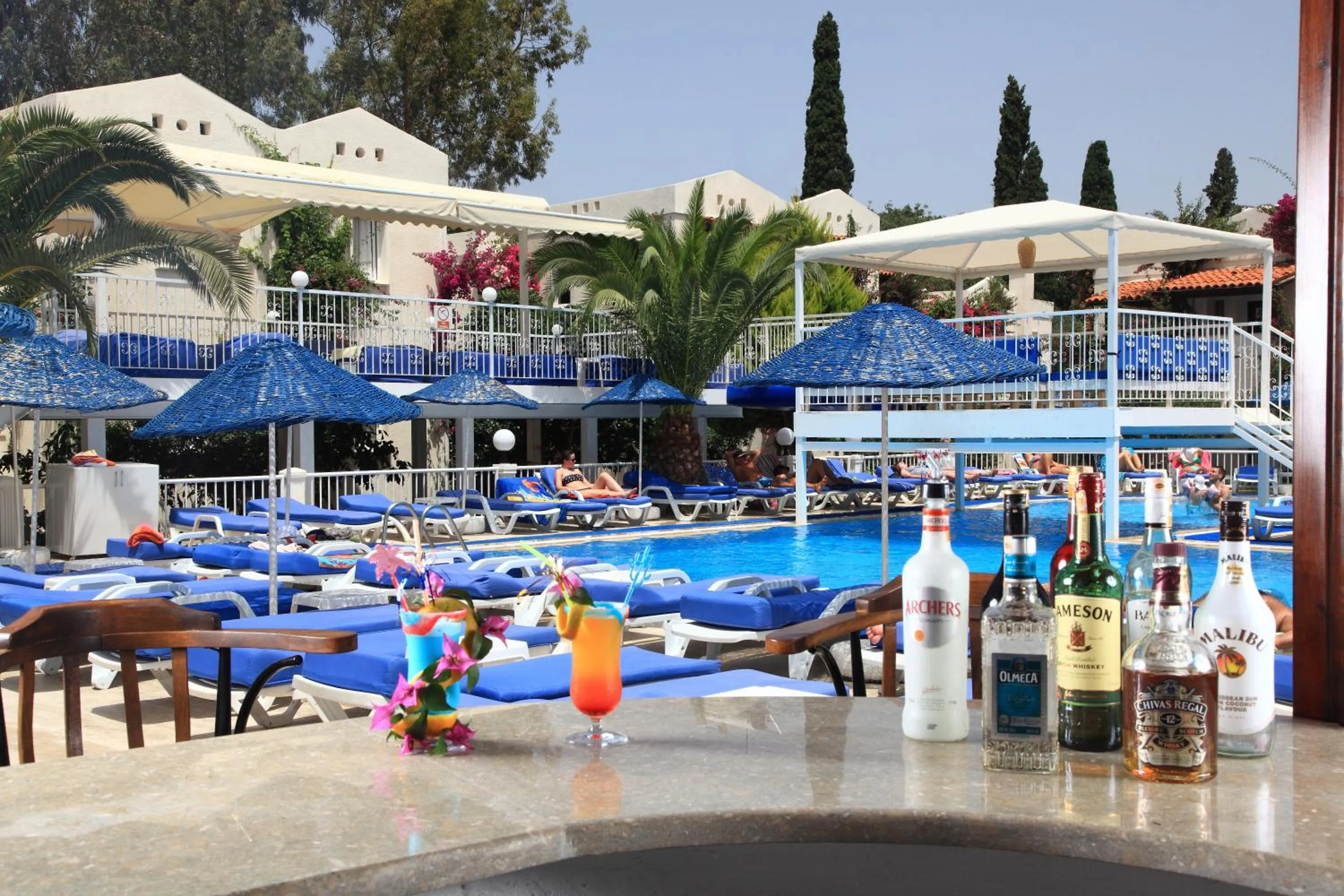 Lounge or bar in Summer Garden Suites Beach Hotel