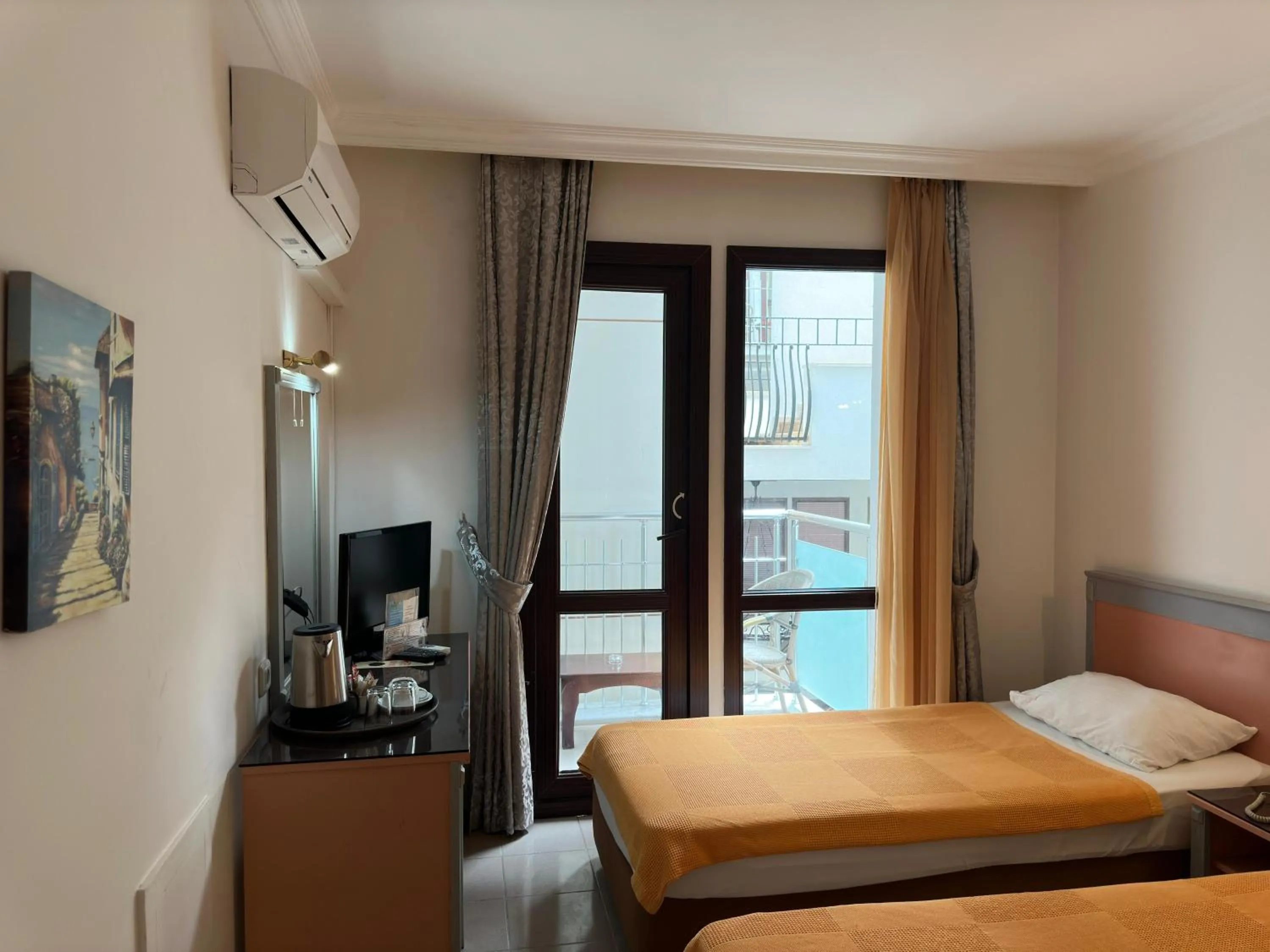 Inner courtyard view, Bed in Ata Park Hotel