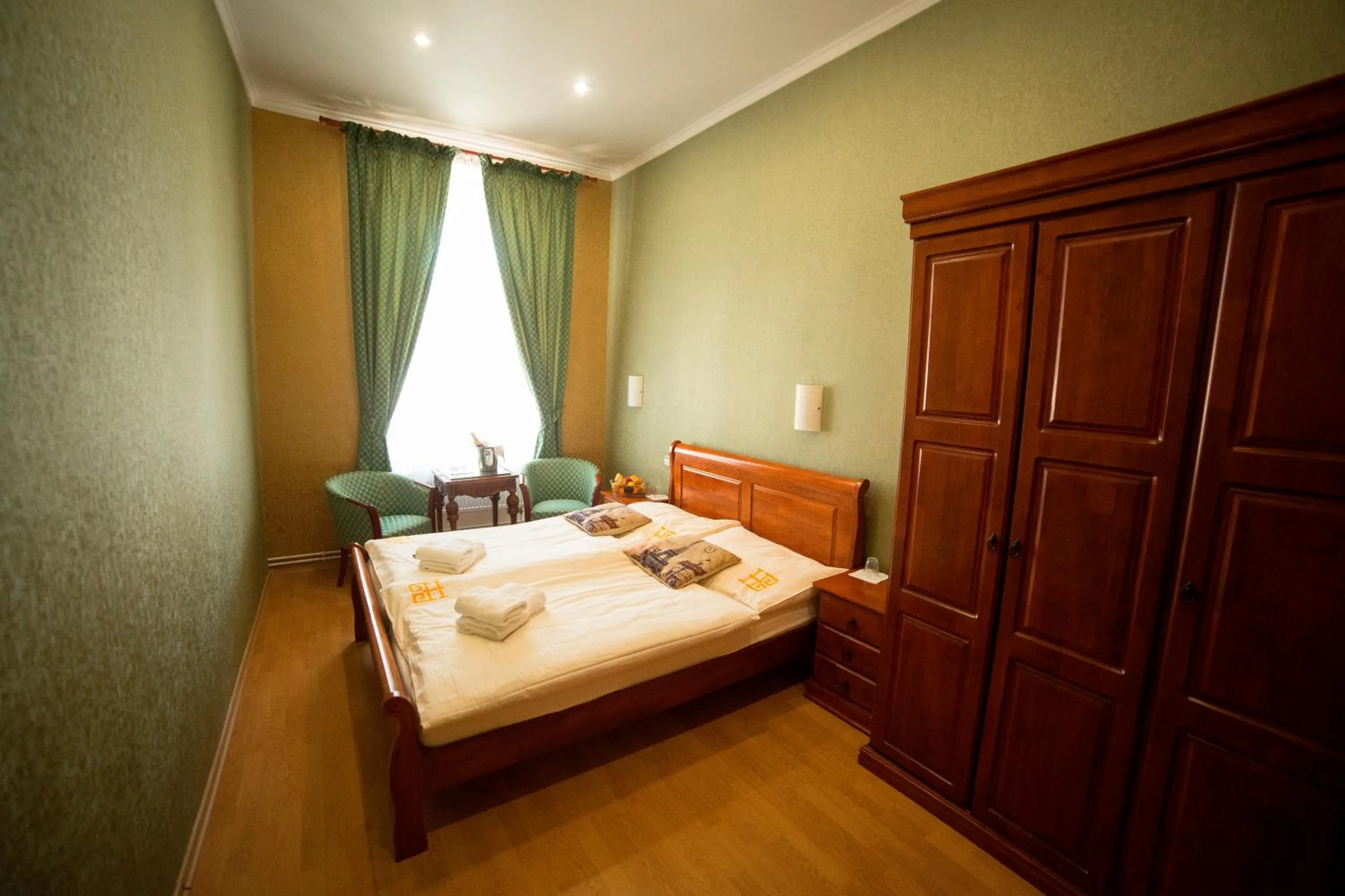 Bedroom, Bed in Hotel Bristol