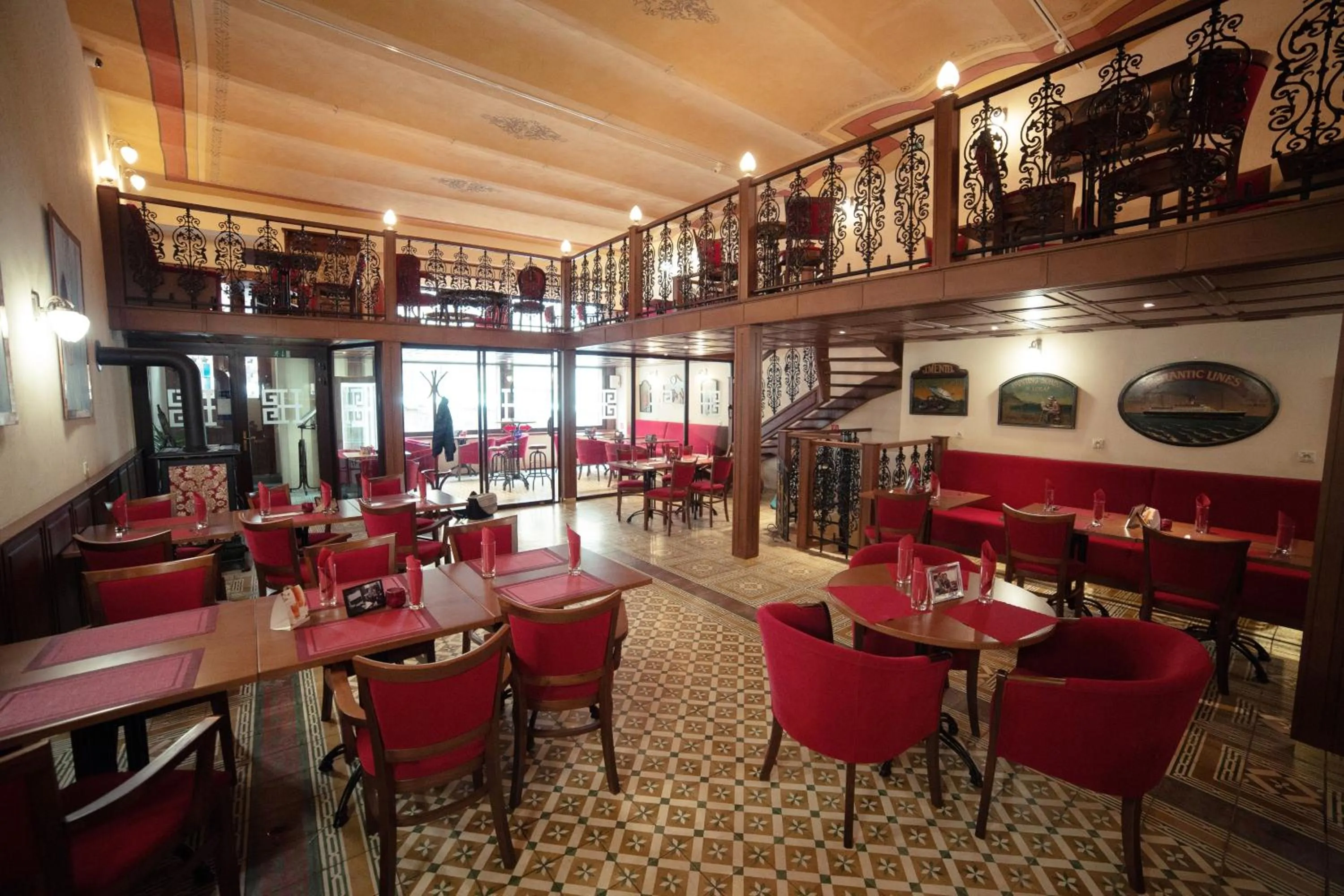 Restaurant/places to eat in Hotel Bristol