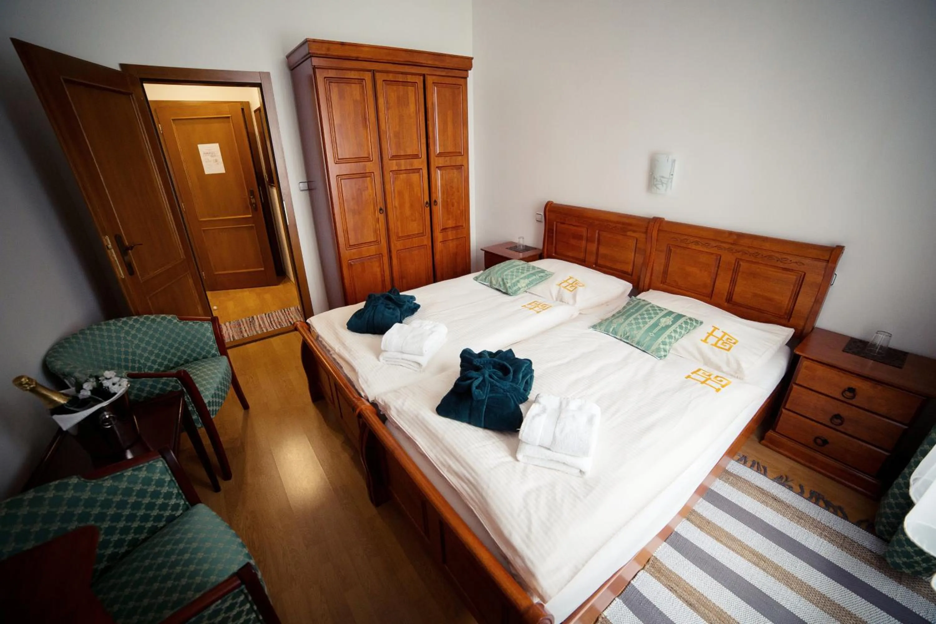 Photo of the whole room, Bed in Hotel Bristol