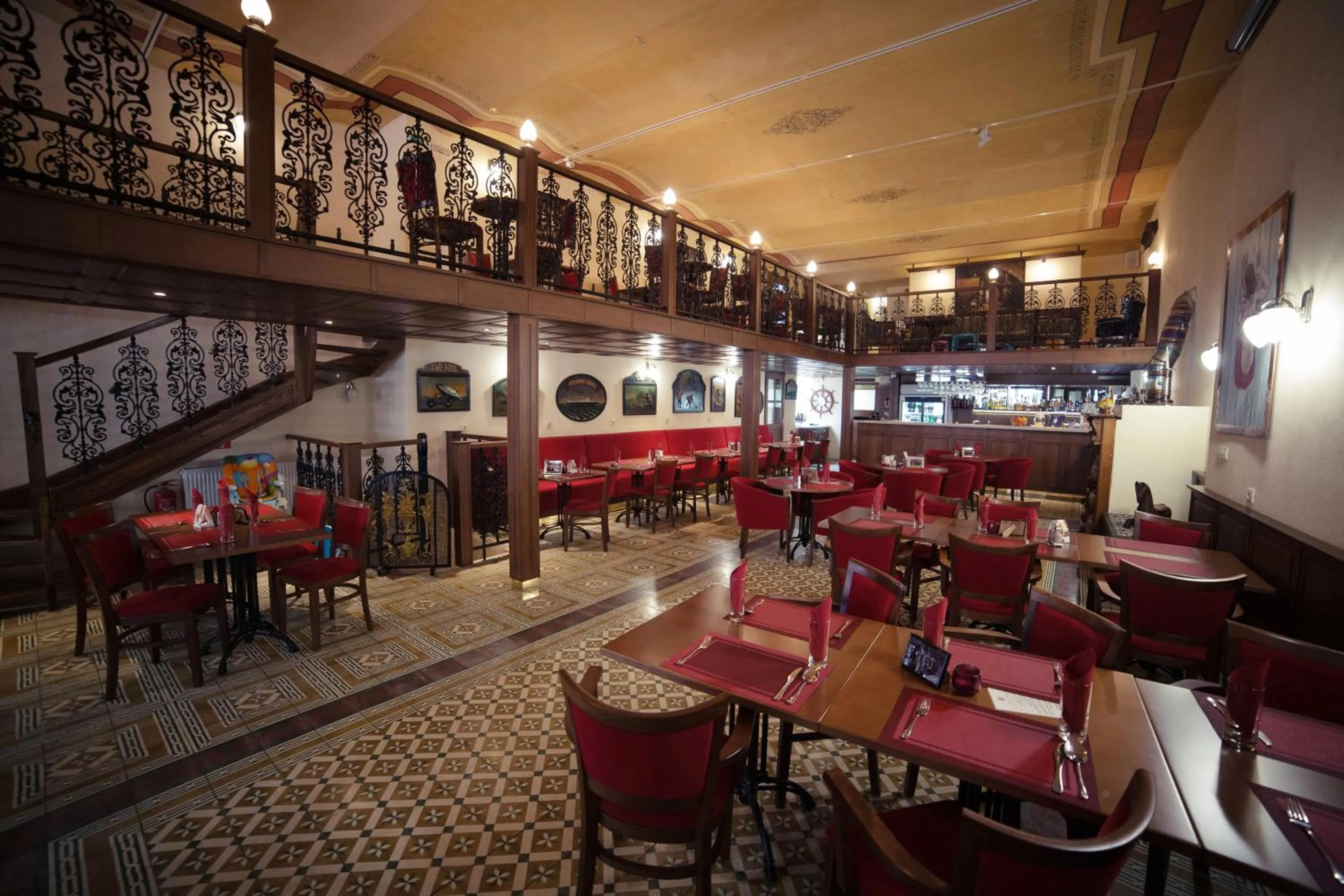 Restaurant/places to eat in Hotel Bristol