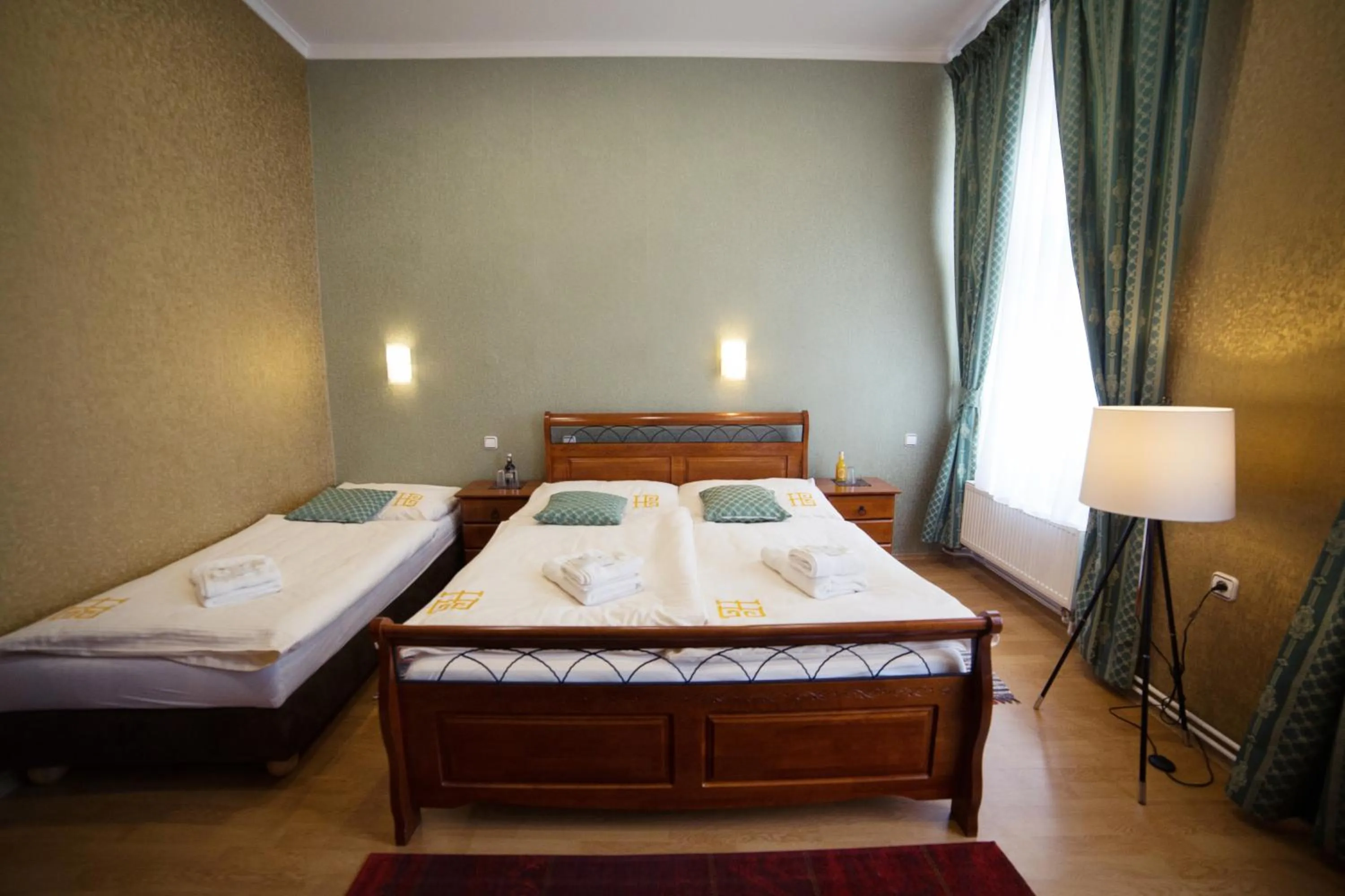 Photo of the whole room, Bed in Hotel Bristol