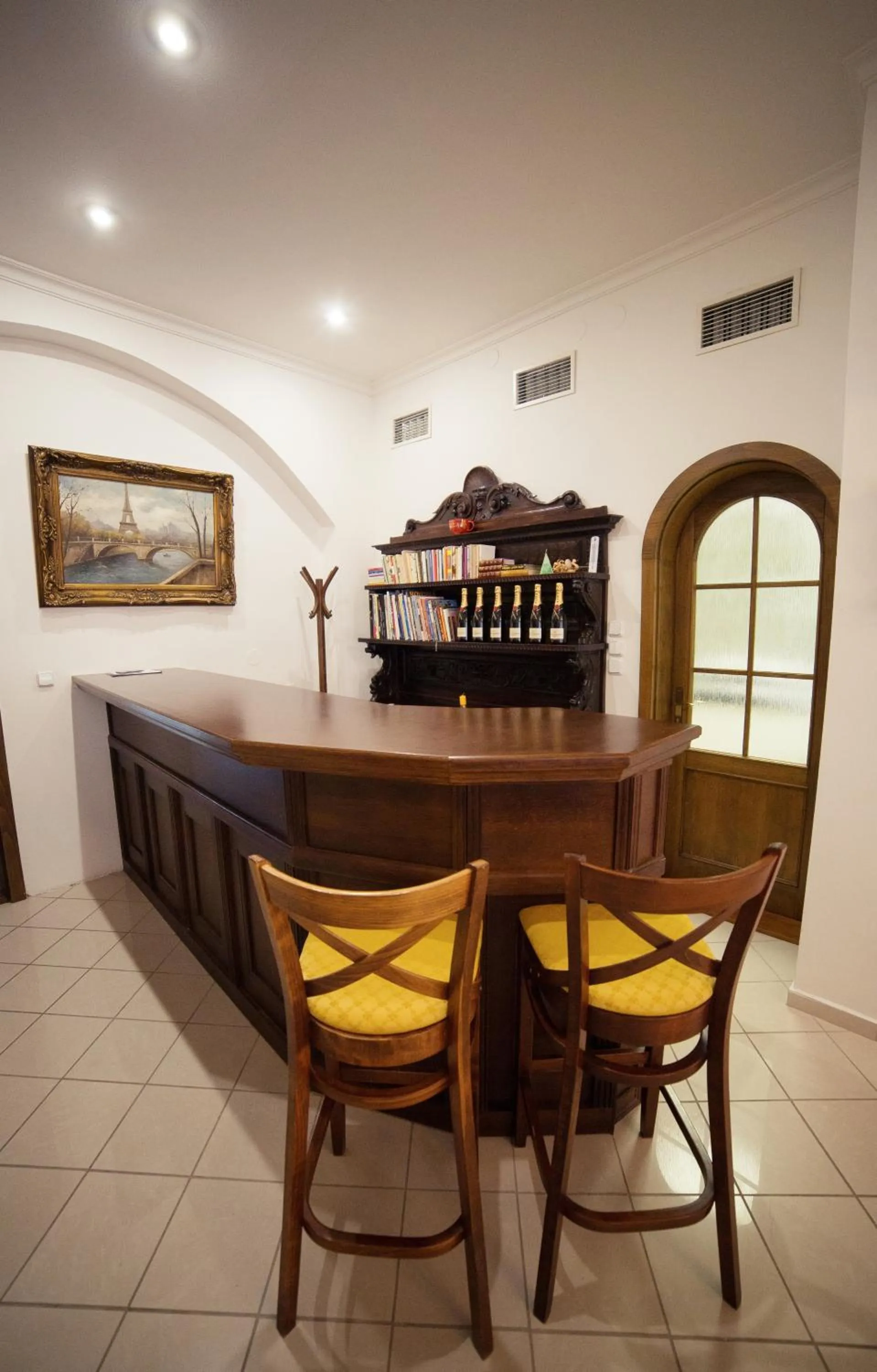 Communal lounge/ TV room in Hotel Bristol