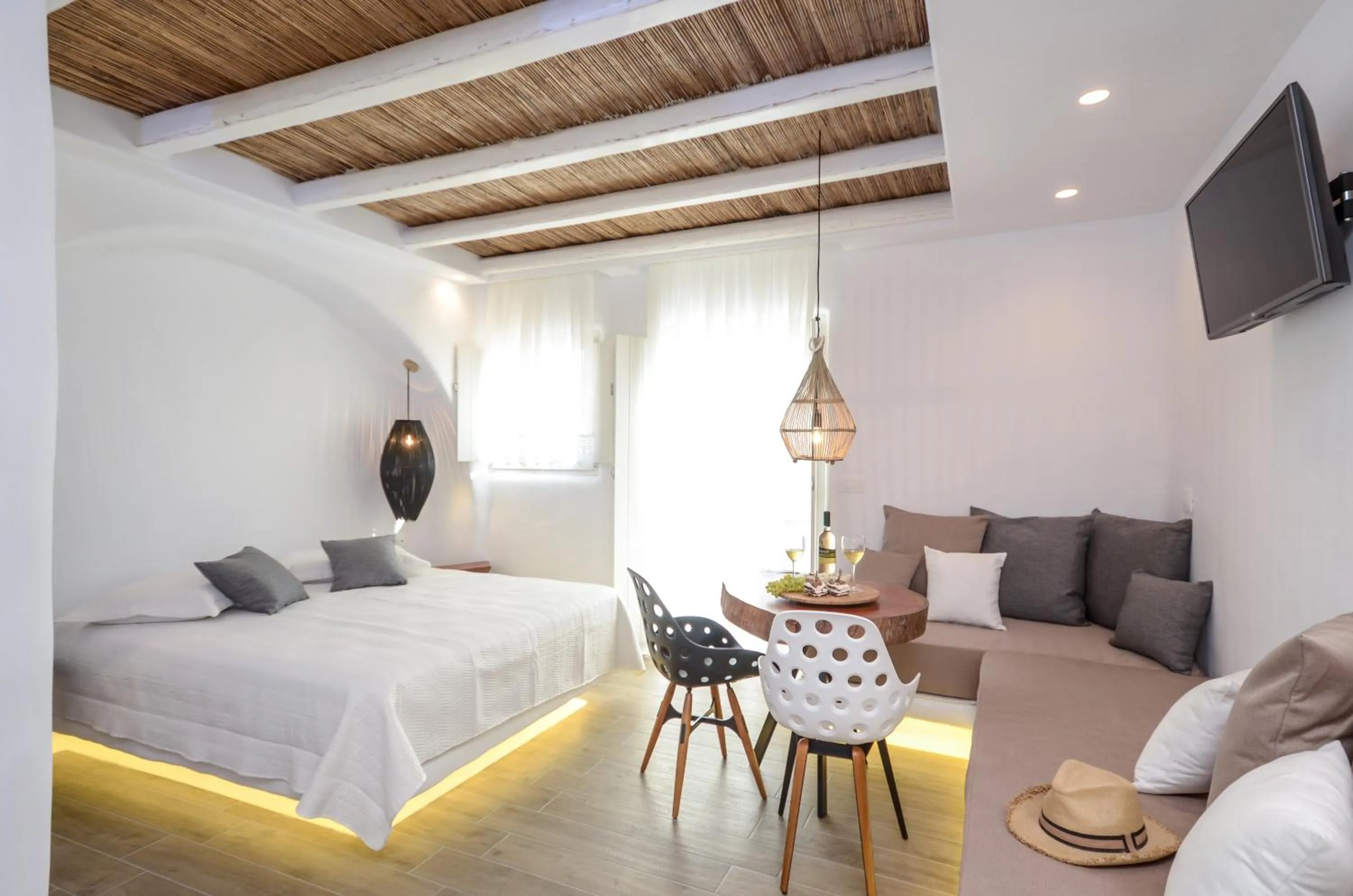 Photo of the whole room, Bed in Naxos Island Escape Suites