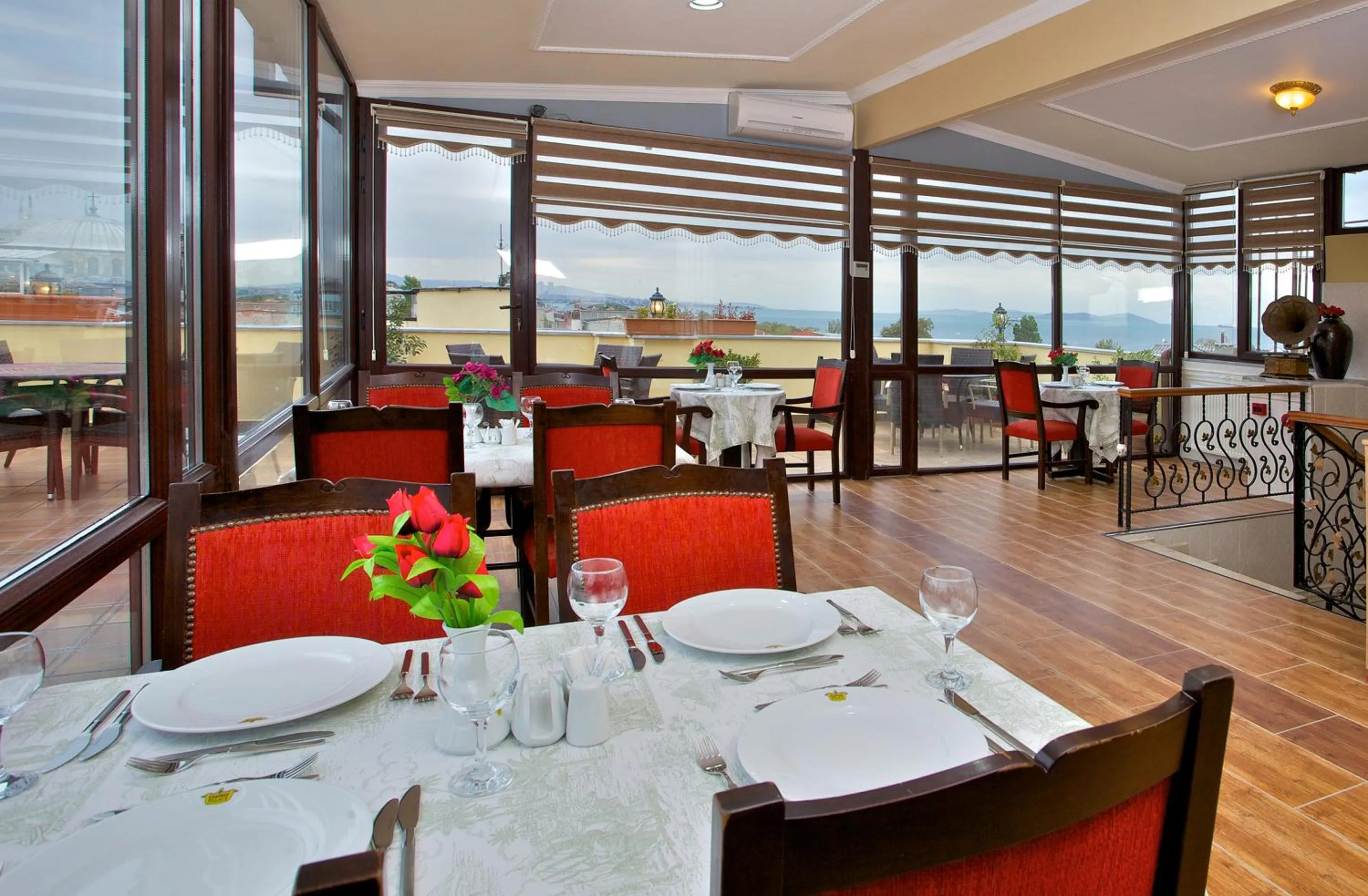 Restaurant/places to eat in Amber Hotel & Spa