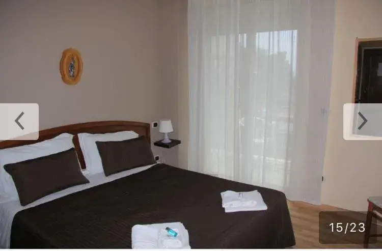 Deluxe Double Room with Extra Bed in B&B MeriGio' Deluxe Double Room with Extra Bed in B&B MeriGio'