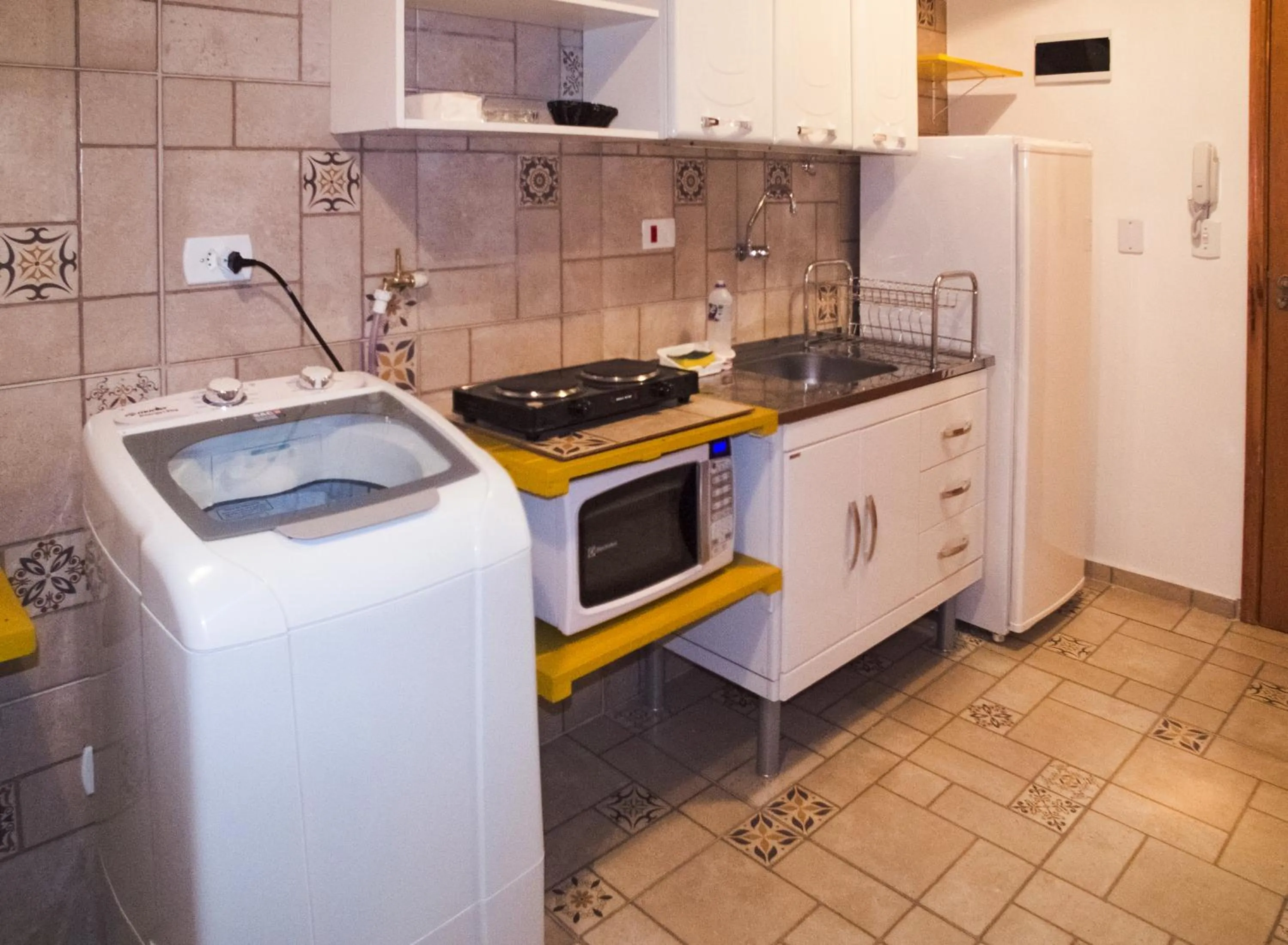 Kitchen or kitchenette in BH Studios Hotel Brás