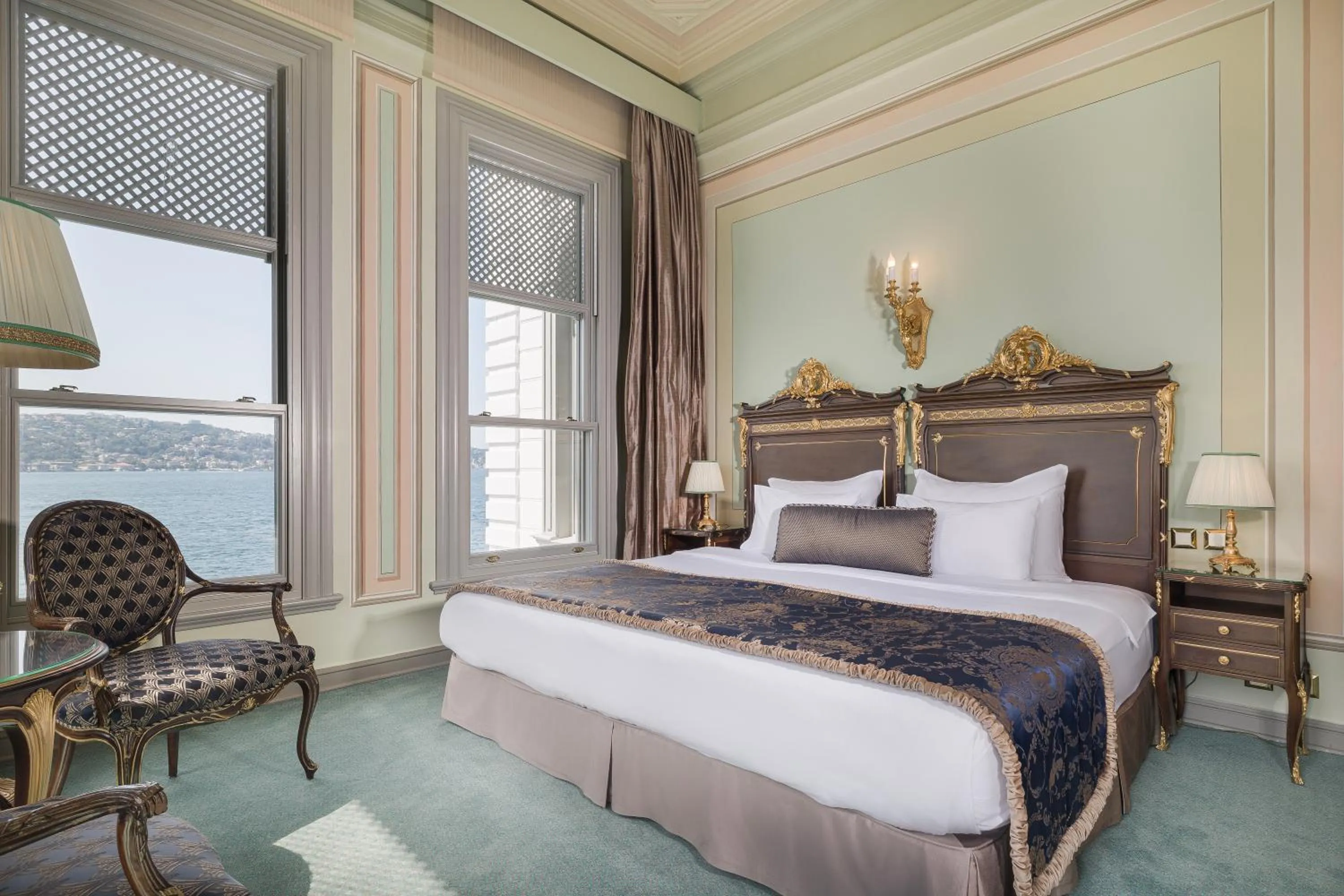 Bed in Bosphorus Palace Hotel