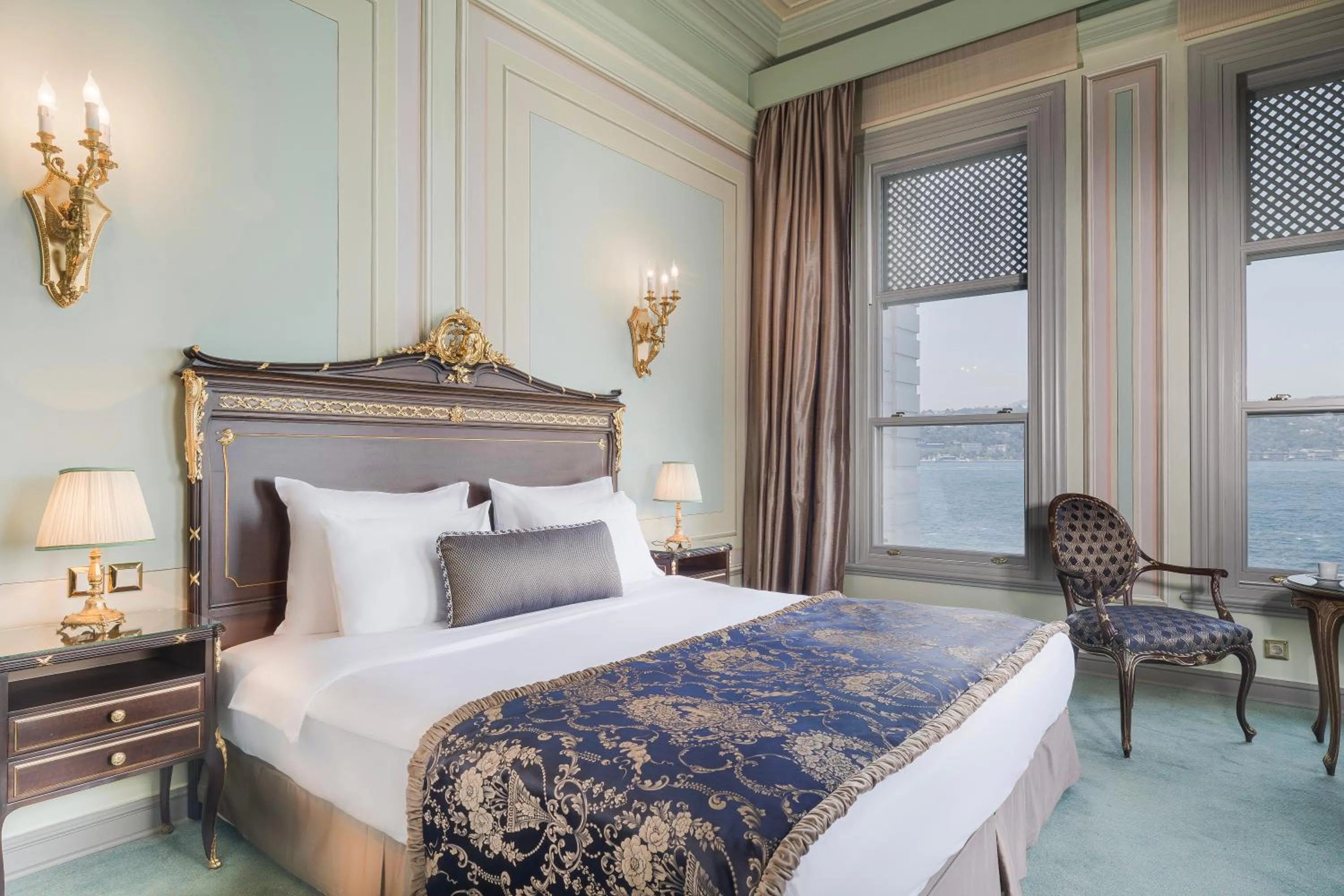 Bed in Bosphorus Palace Hotel