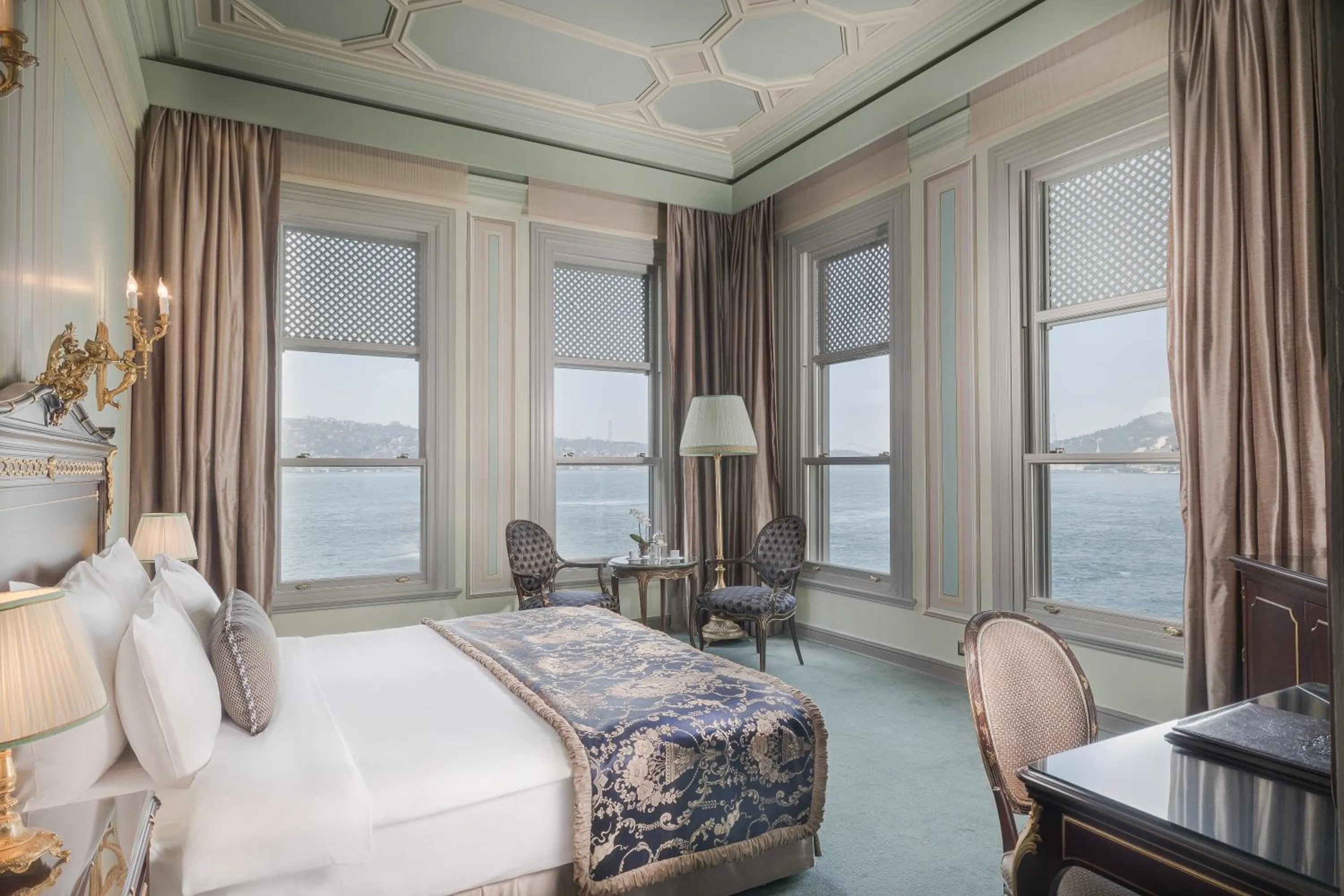 Bed in Bosphorus Palace Hotel