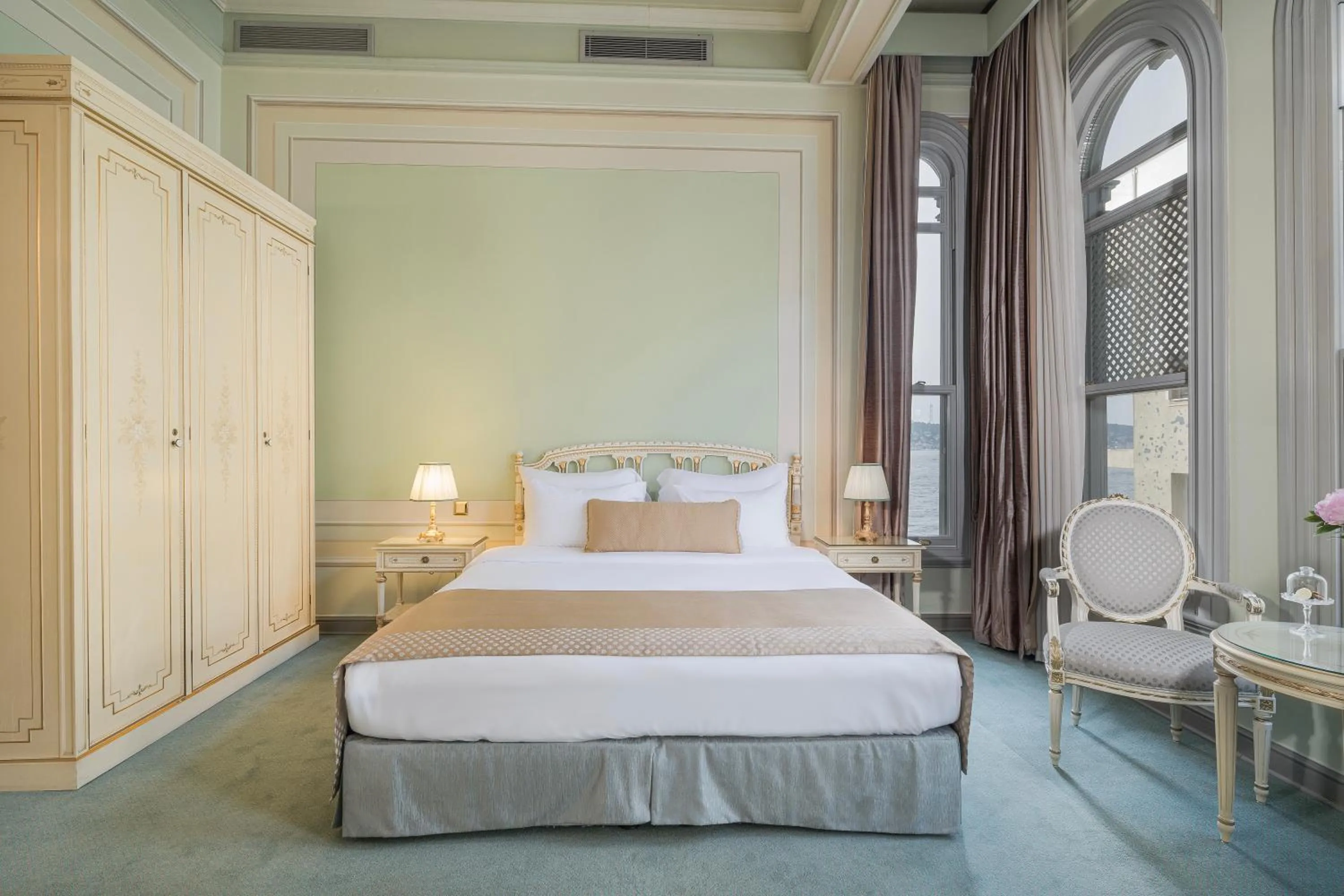 Bed in Bosphorus Palace Hotel