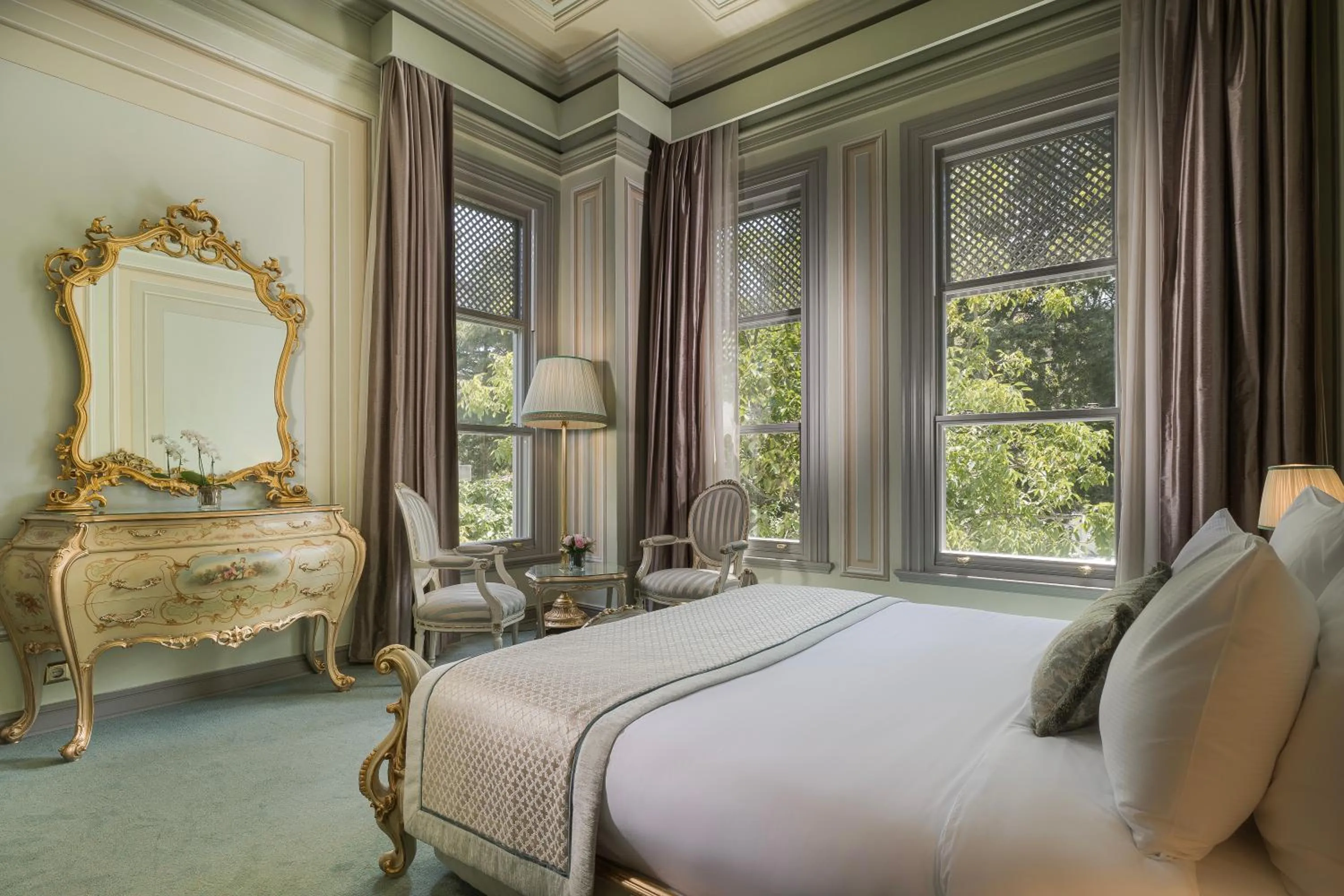 Bed in Bosphorus Palace Hotel