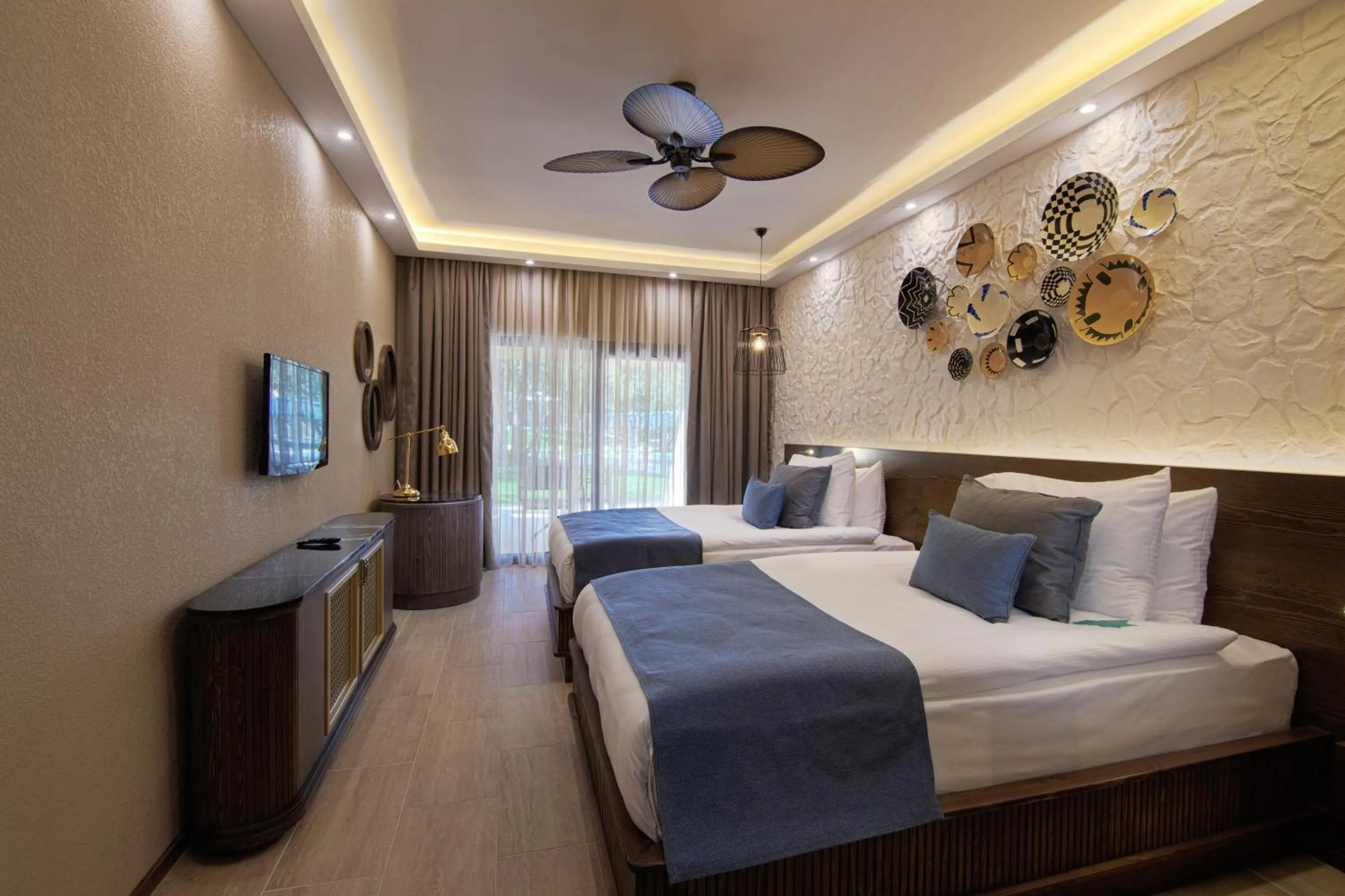 Communal lounge/ TV room, Bed in Rixos Sungate - The Land of Legends Access