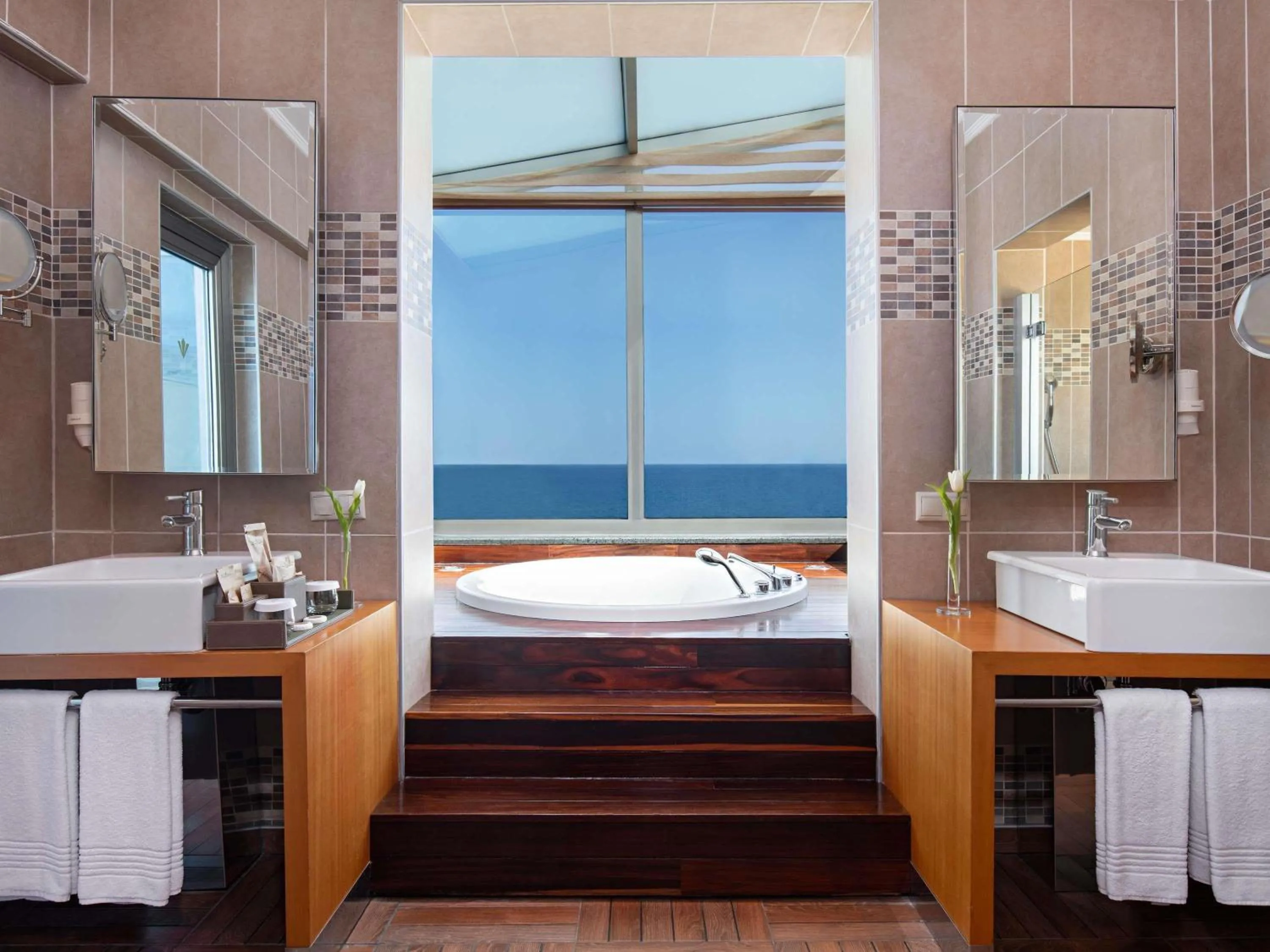 Bedroom, Bed in Rixos Sungate - The Land of Legends Access