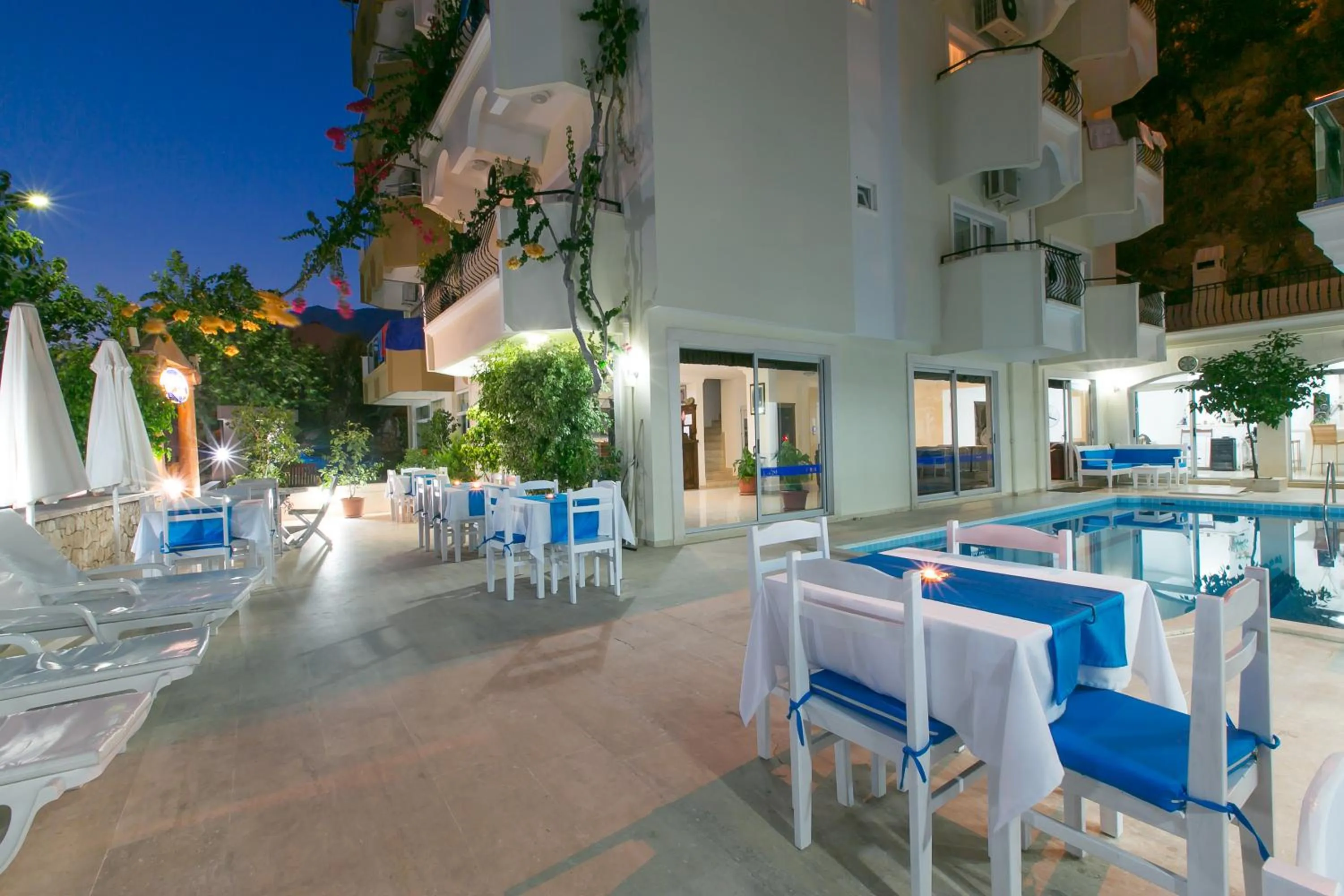 Restaurant/places to eat in Belinda Hotel