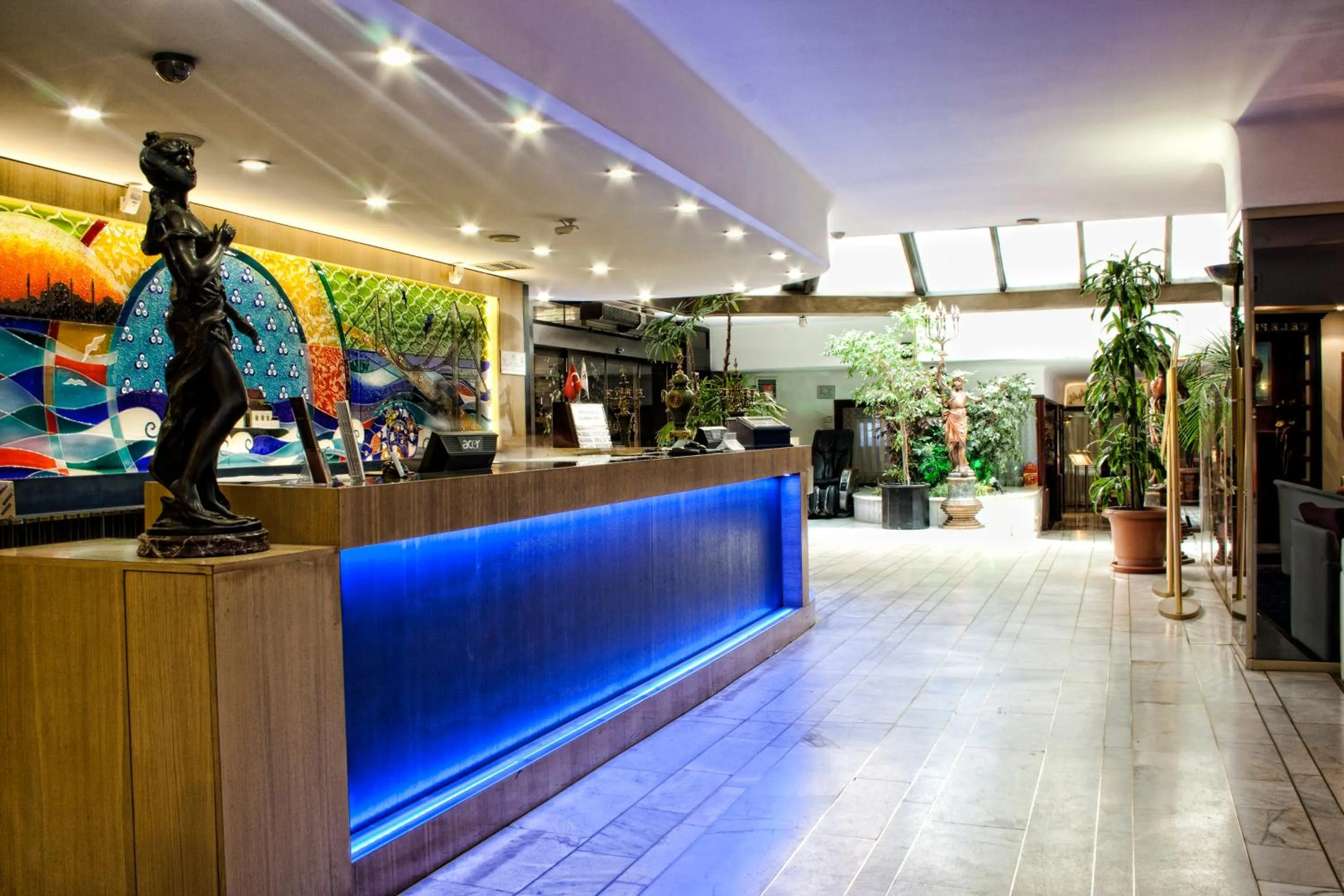 Lobby or reception in Güneş Hotel Merter