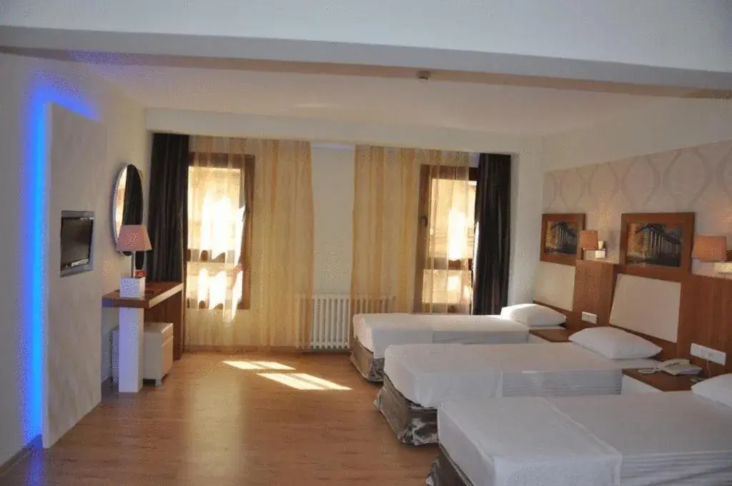 Triple Room in Hotel Baylan İzmir Triple Room in Hotel Baylan İzmir