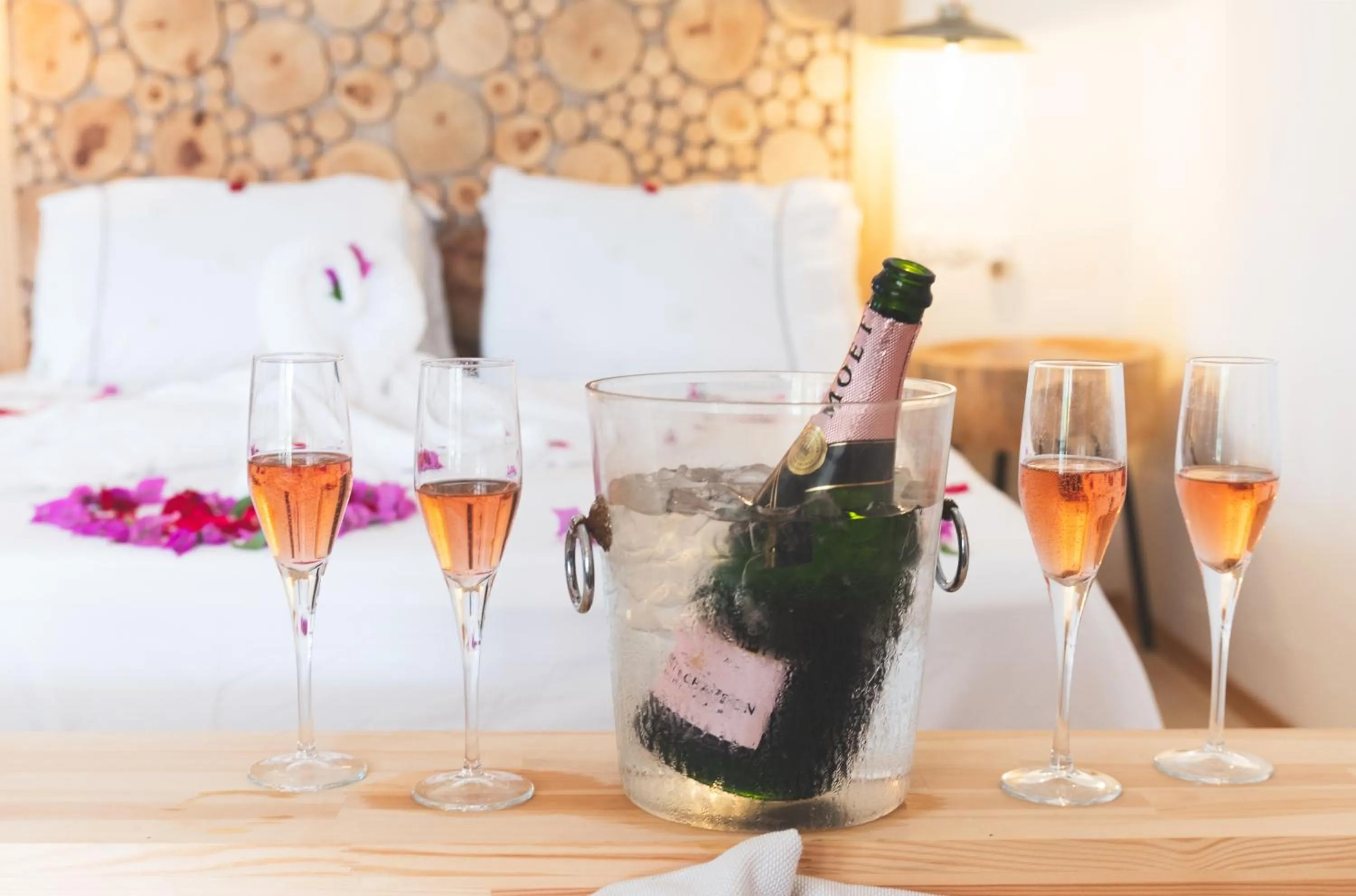 Drinks in Yonca Lodge