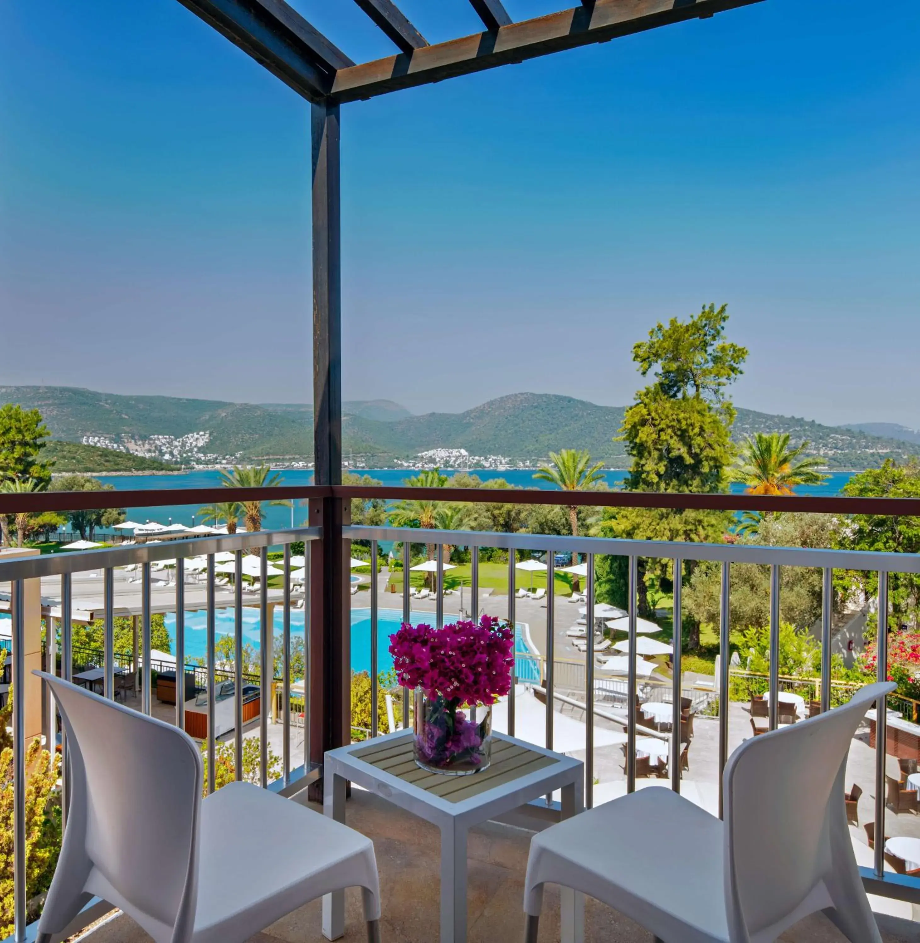 Deluxe King Room with Sea View in DoubleTree by Hilton Bodrum Isil Club Ultra All-Inclusive Resort Deluxe King Room with Sea View in DoubleTree by Hilton Bodrum Isil Club Ultra All-Inclusive Resort