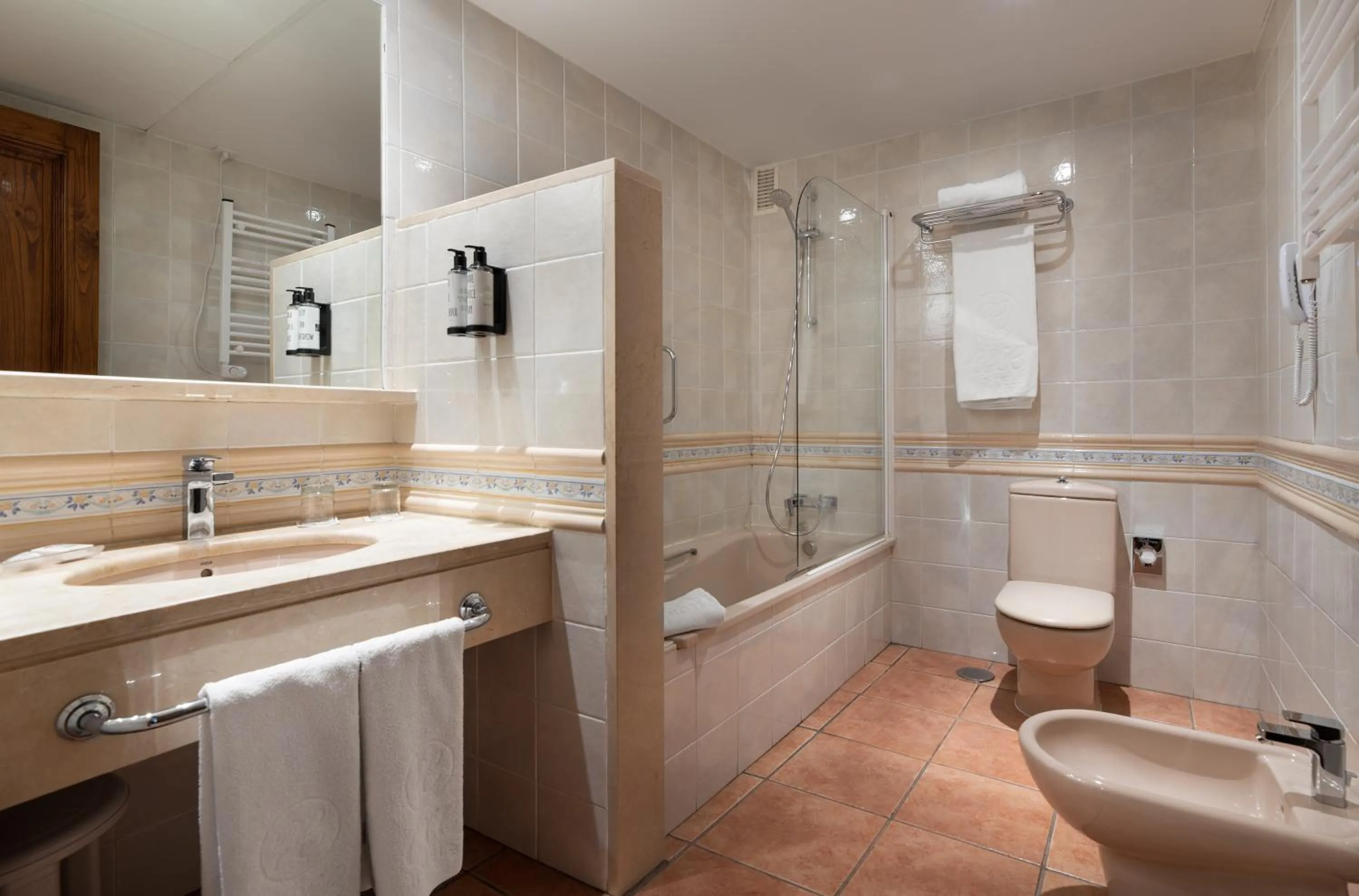 Bathroom in Exe Alfonso VIII