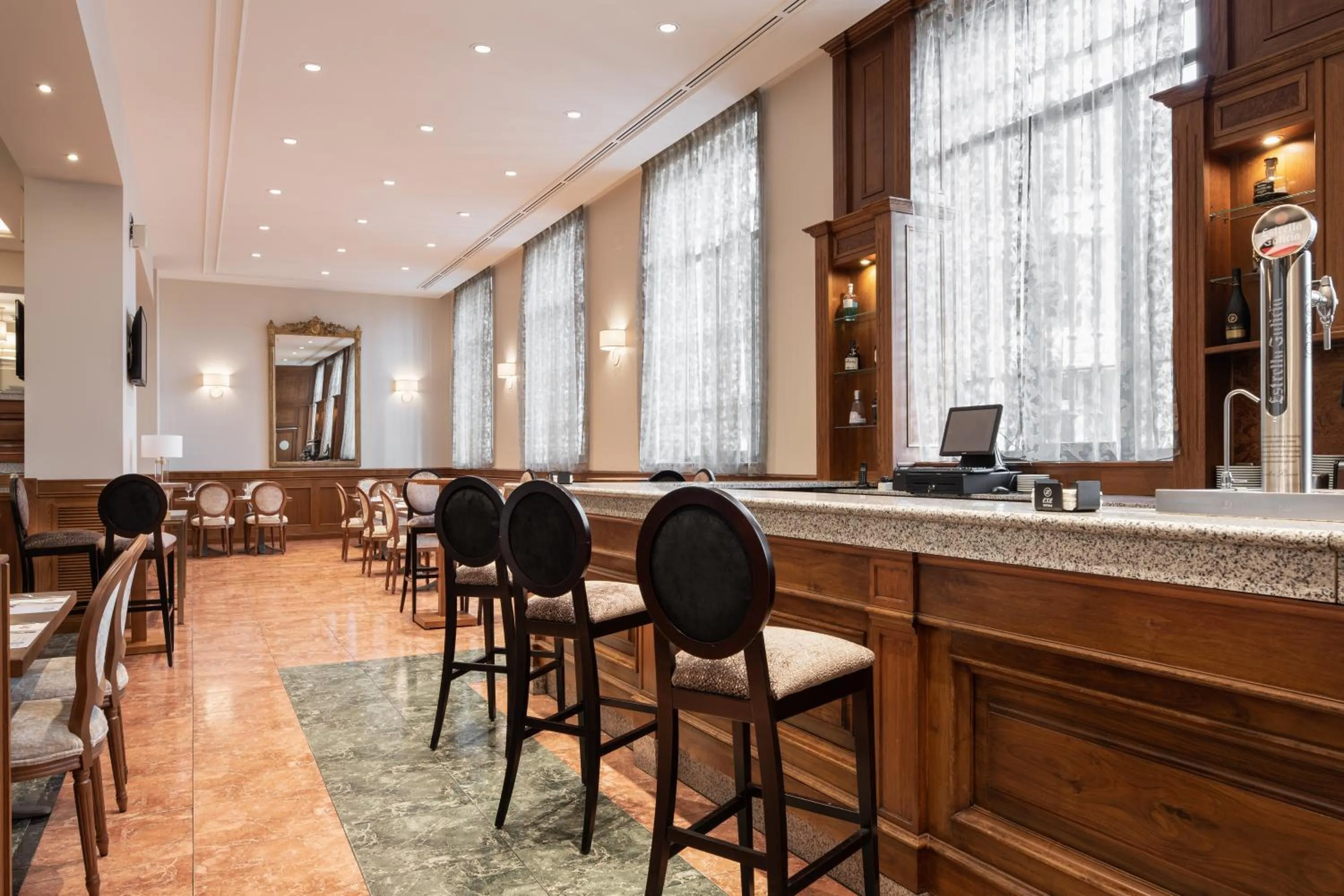 Restaurant/places to eat in Exe Alfonso VIII