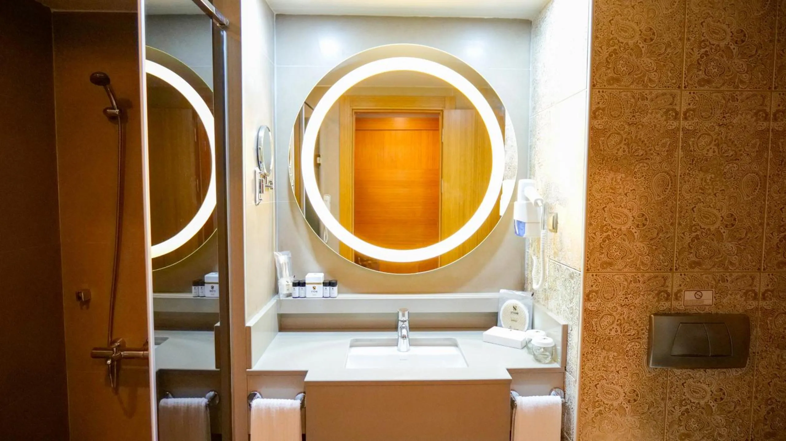 Shower in Royal Dragon Hotel