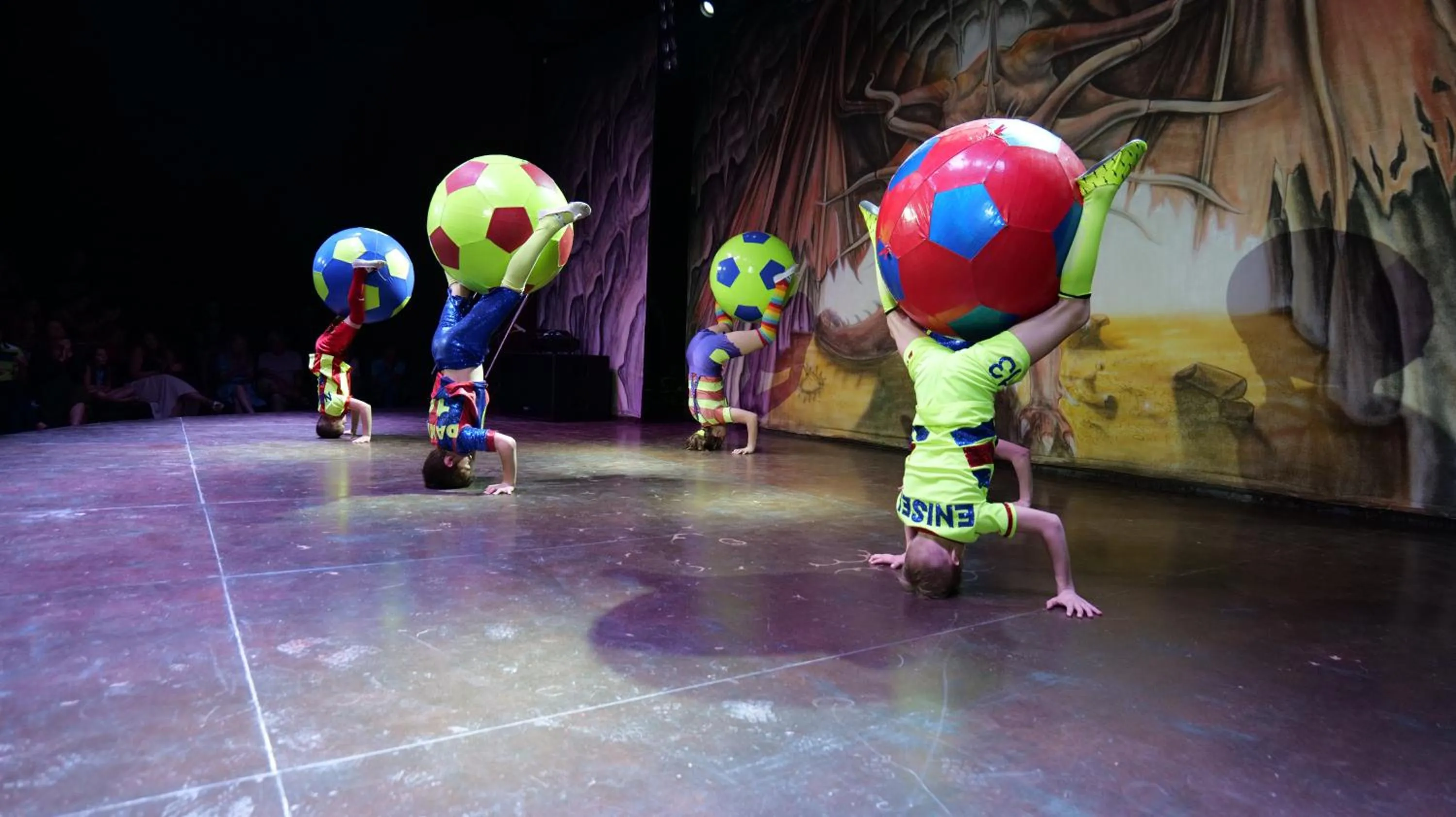 Evening entertainment in Royal Dragon Hotel