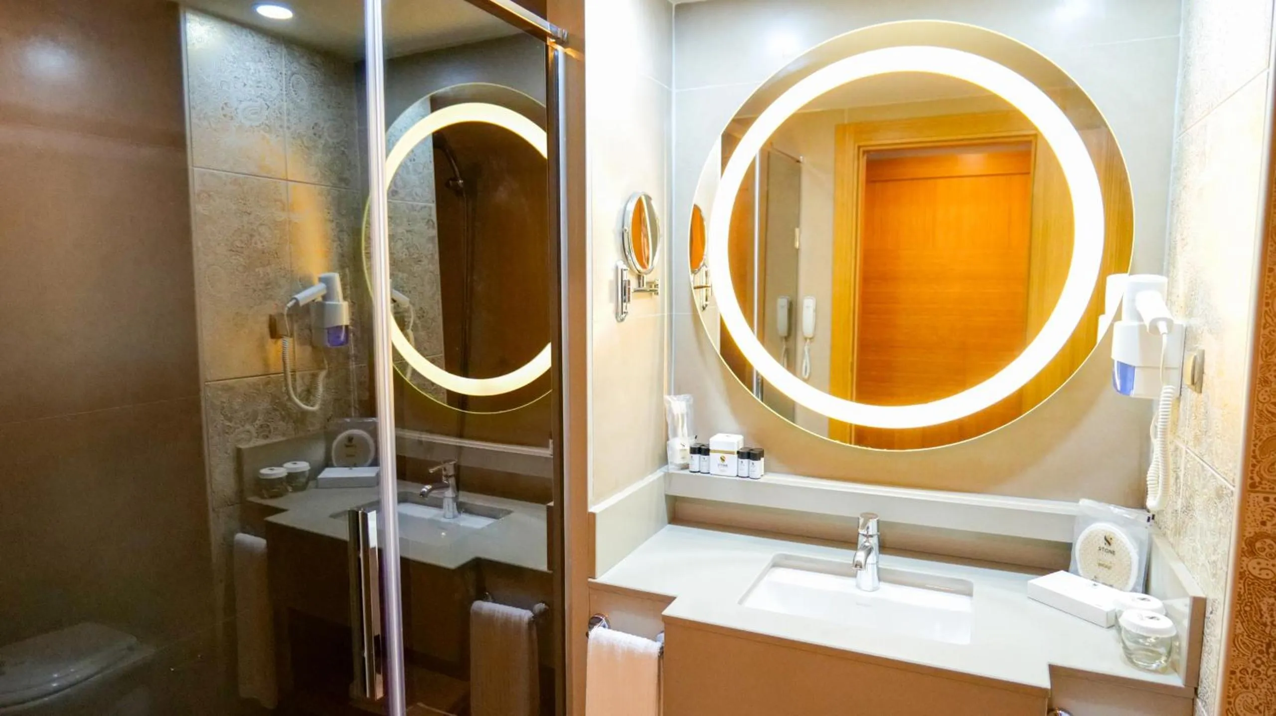 Shower in Royal Dragon Hotel