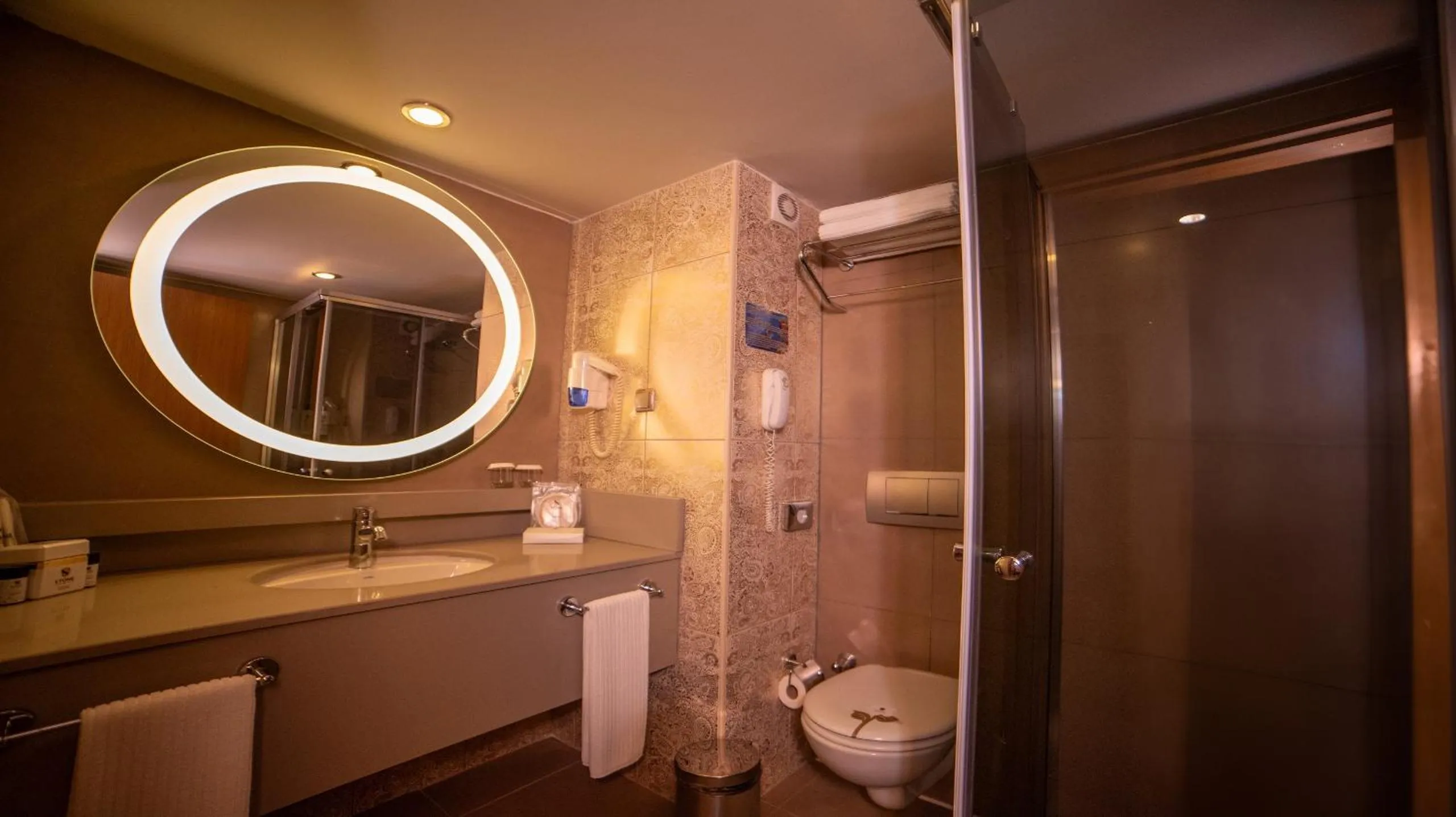 Shower in Royal Dragon Hotel