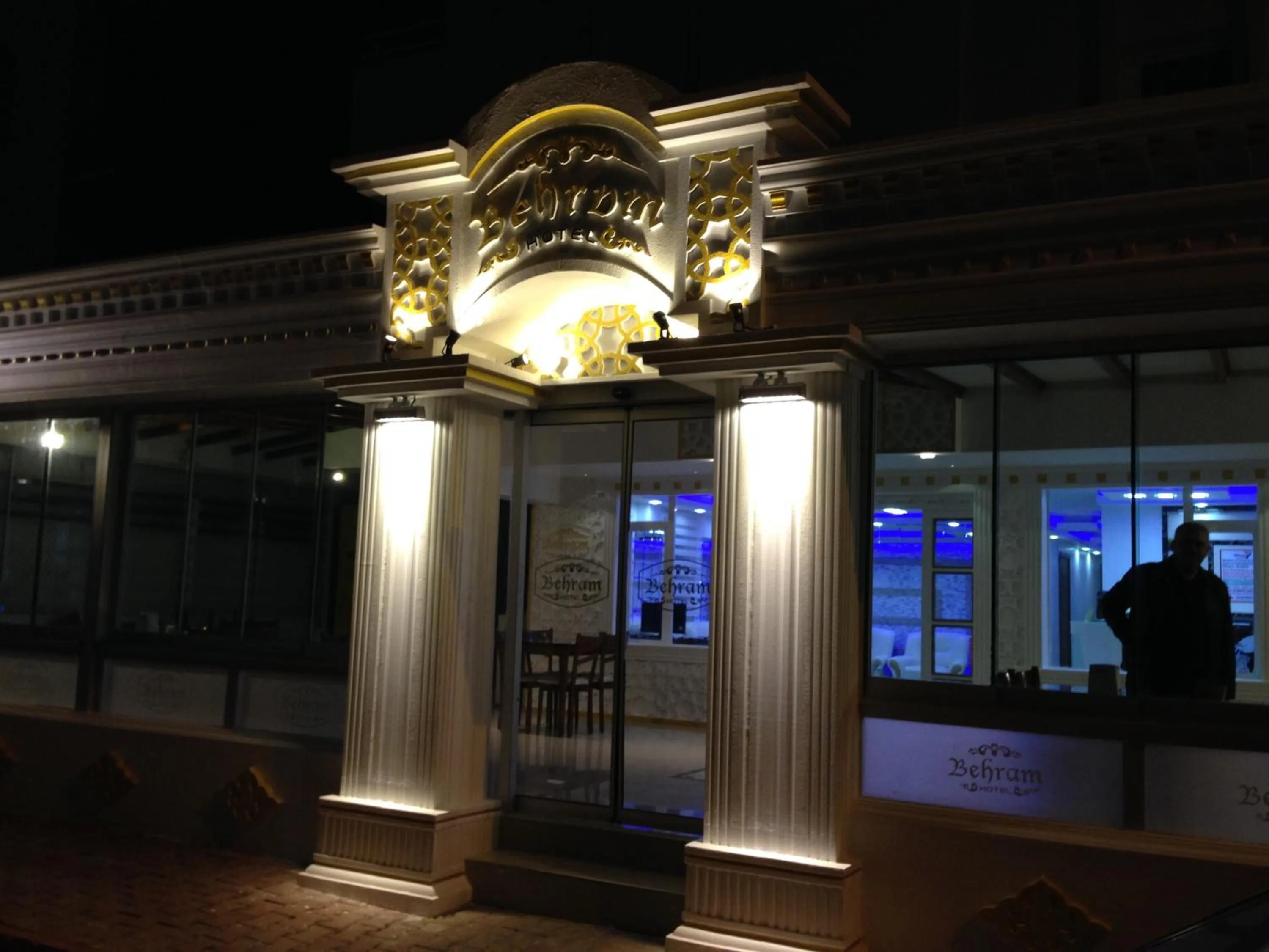 Facade/entrance in Behram Hotel