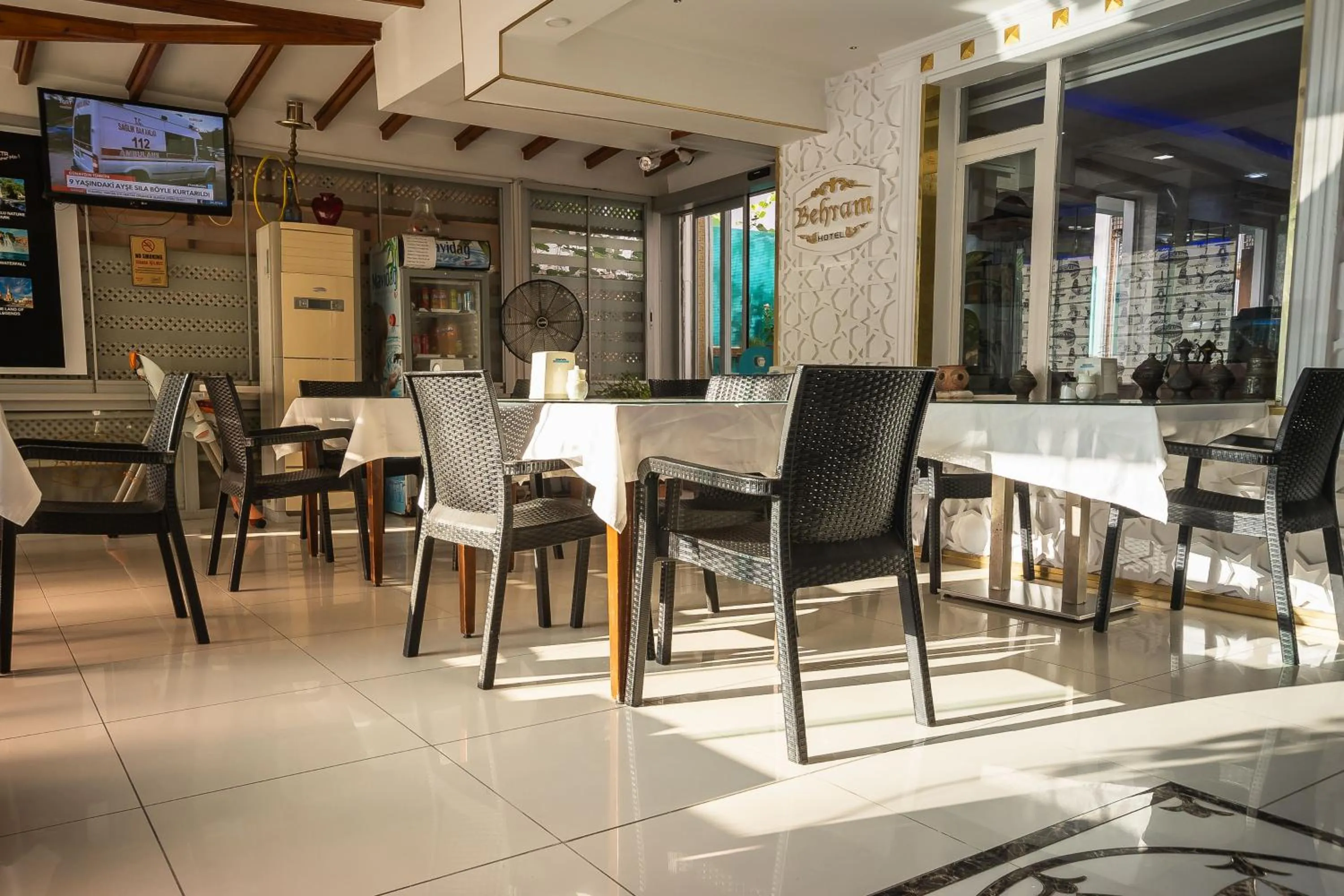 Restaurant/places to eat in Behram Hotel