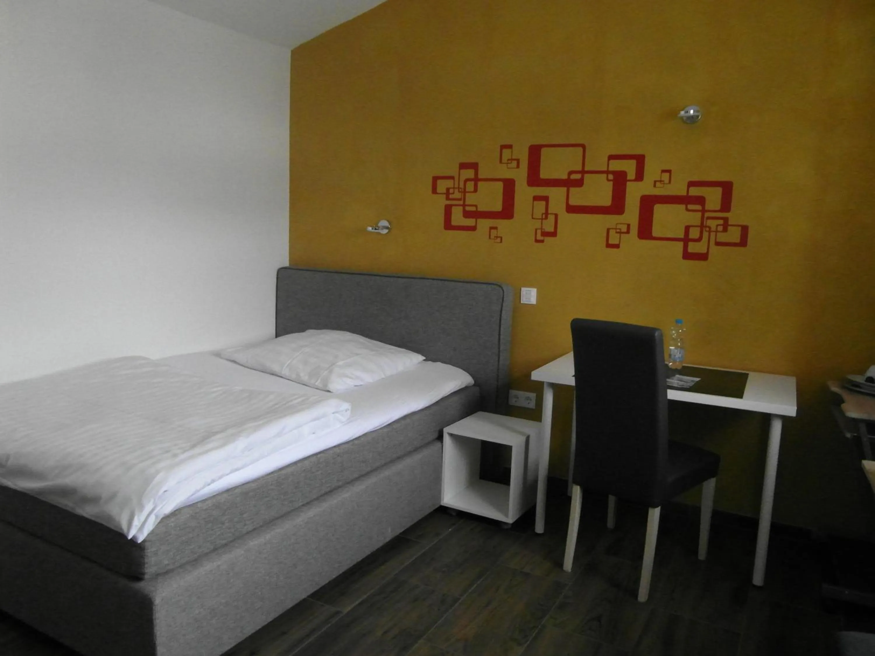 Photo of the whole room, Bed in Hotel Am Donaubogen