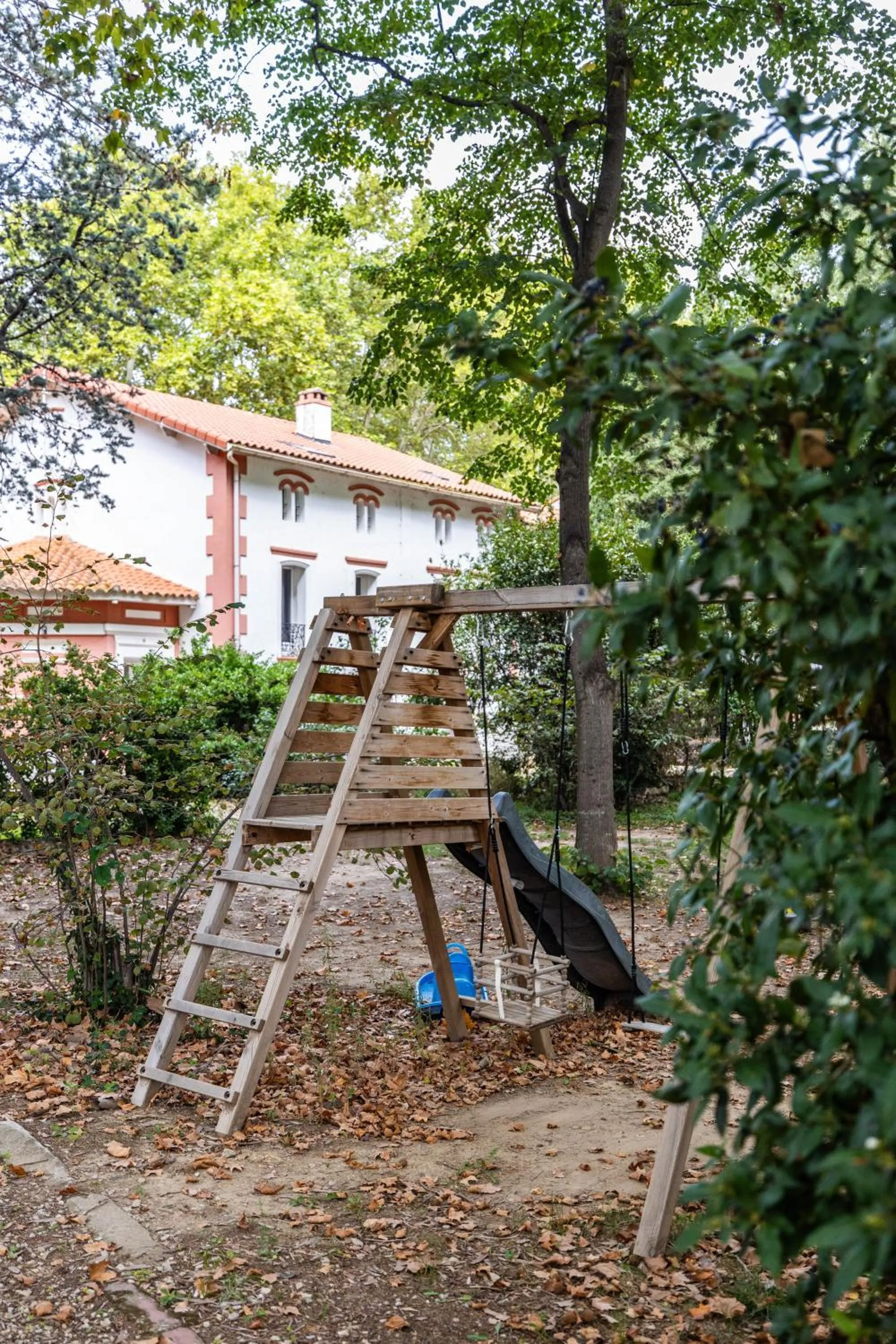 Children play ground in Chambres d hôtes du Castell de Blés