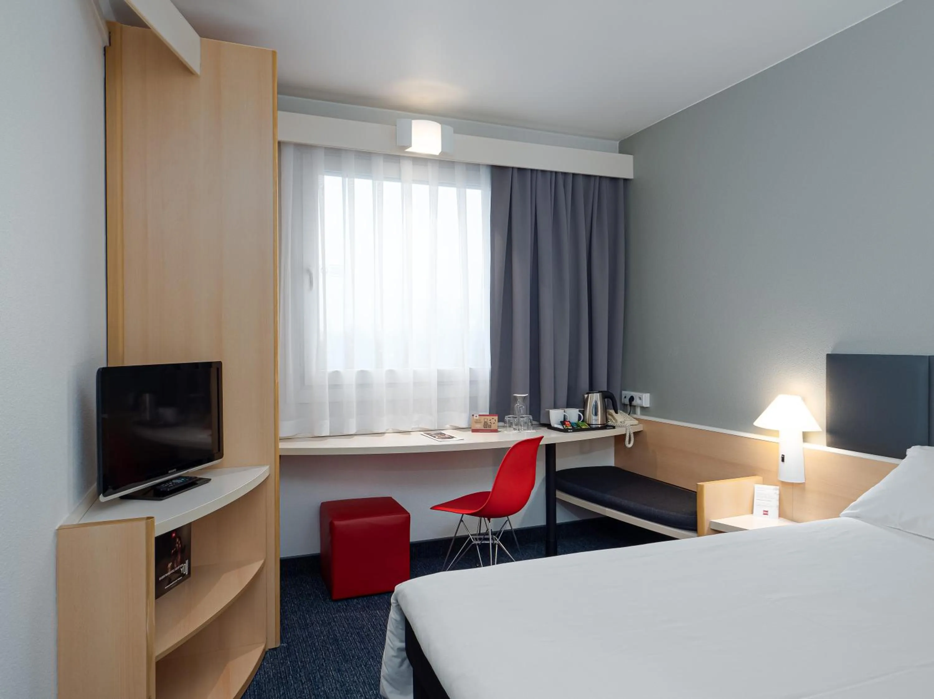 furniture, Bed in Ibis Częstochowa