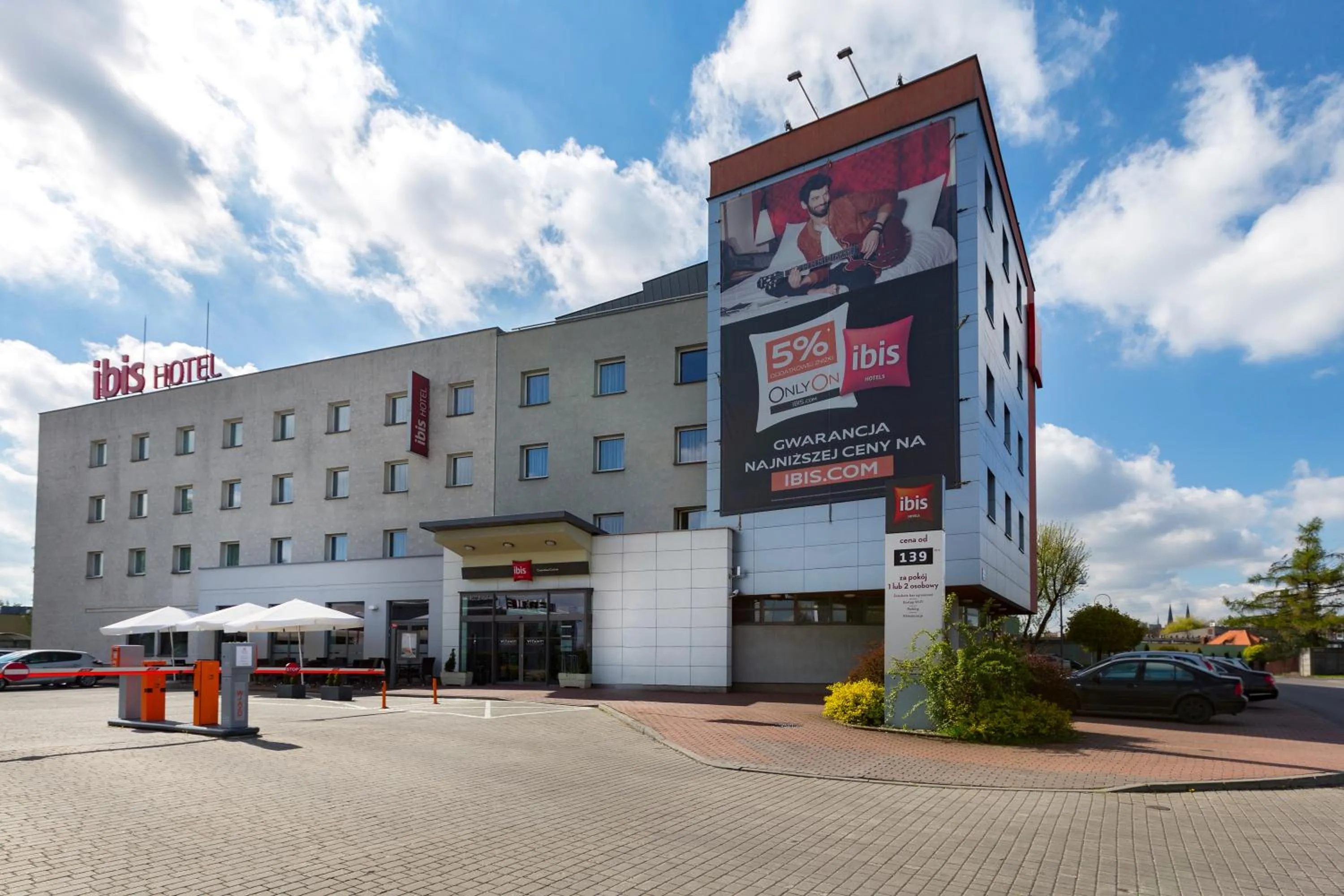 Facade/entrance in Ibis Częstochowa
