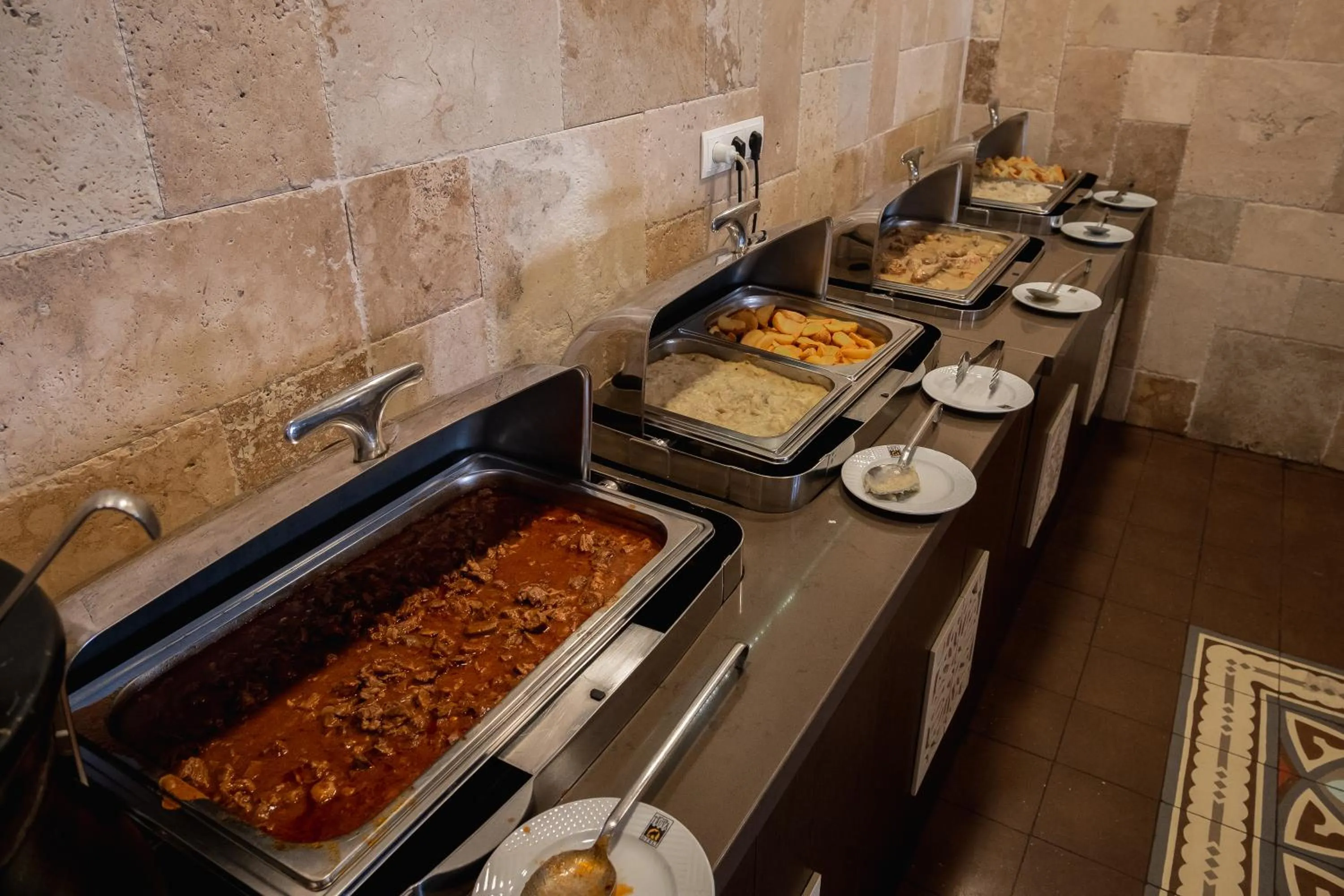 Restaurant/places to eat in Buyuk Truva Hotel