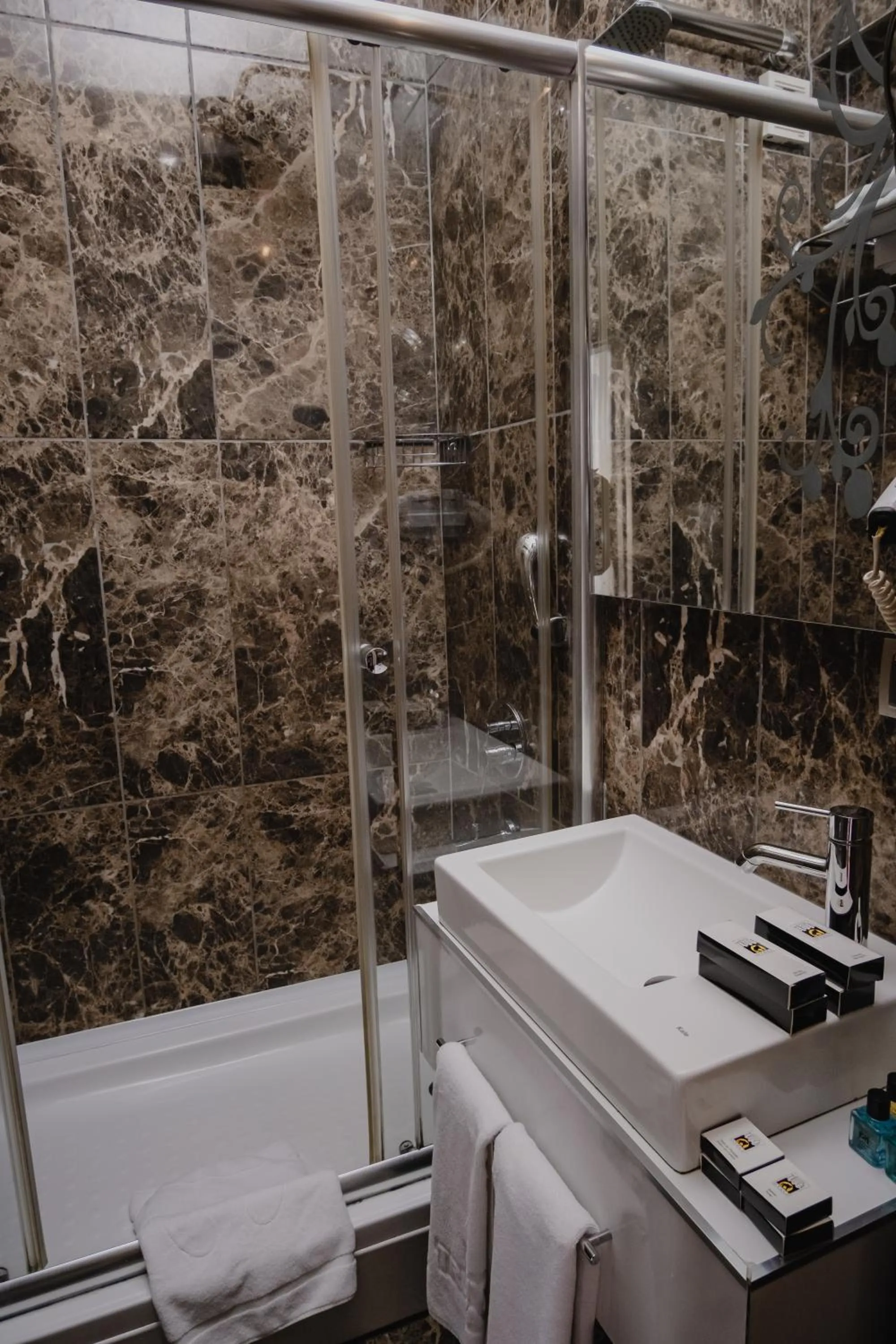 Bathroom in Buyuk Truva Hotel