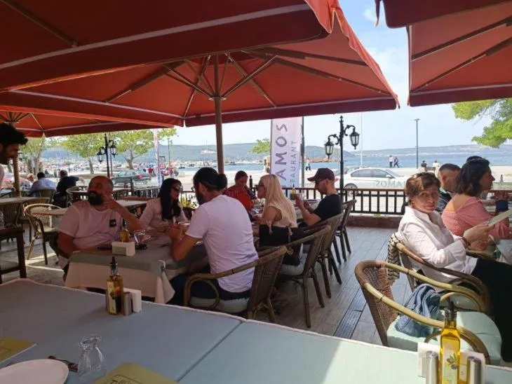 Restaurant/places to eat in Buyuk Truva Hotel