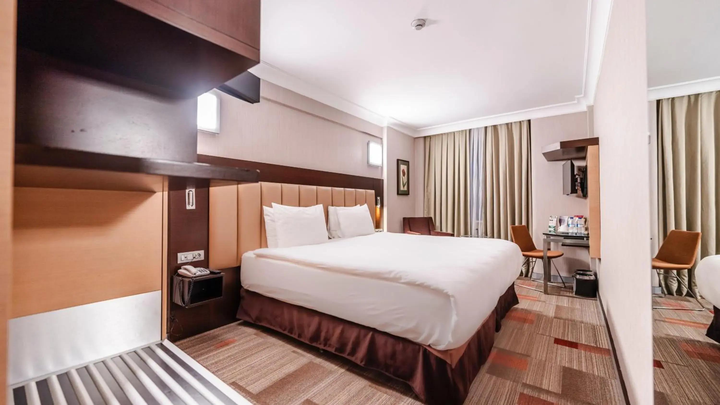 Standard Double Room in Lamartine Hotel Standard Double Room in Lamartine Hotel