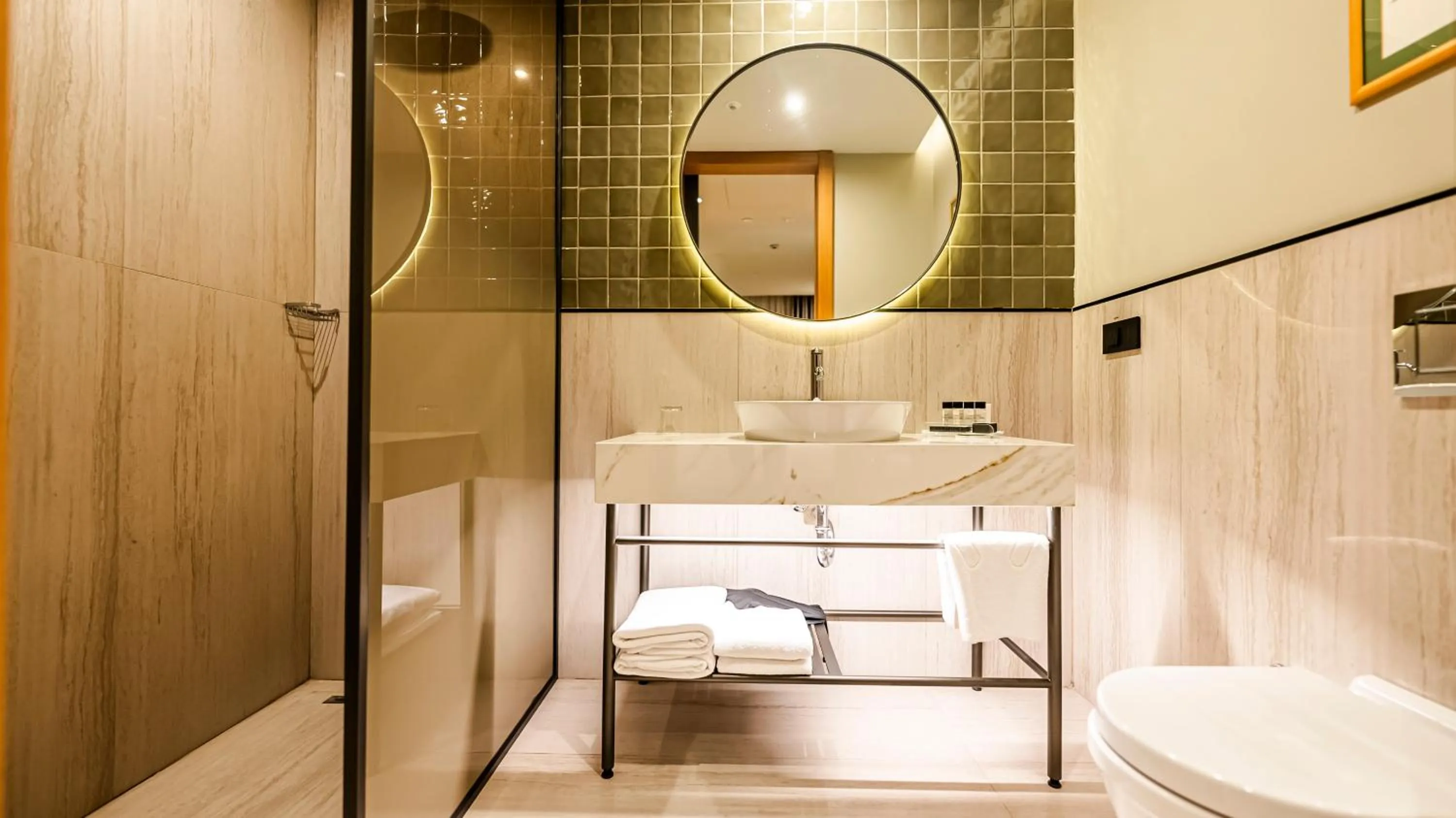 Bathroom in Lamartine Hotel